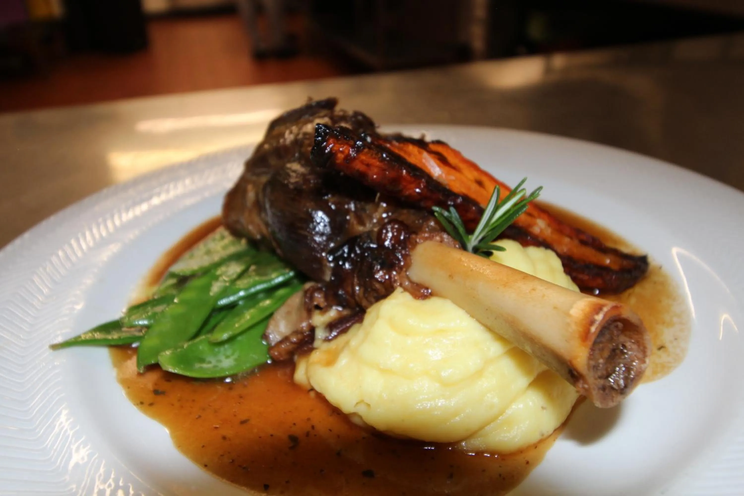 Food and drinks in Three Salmons Hotel