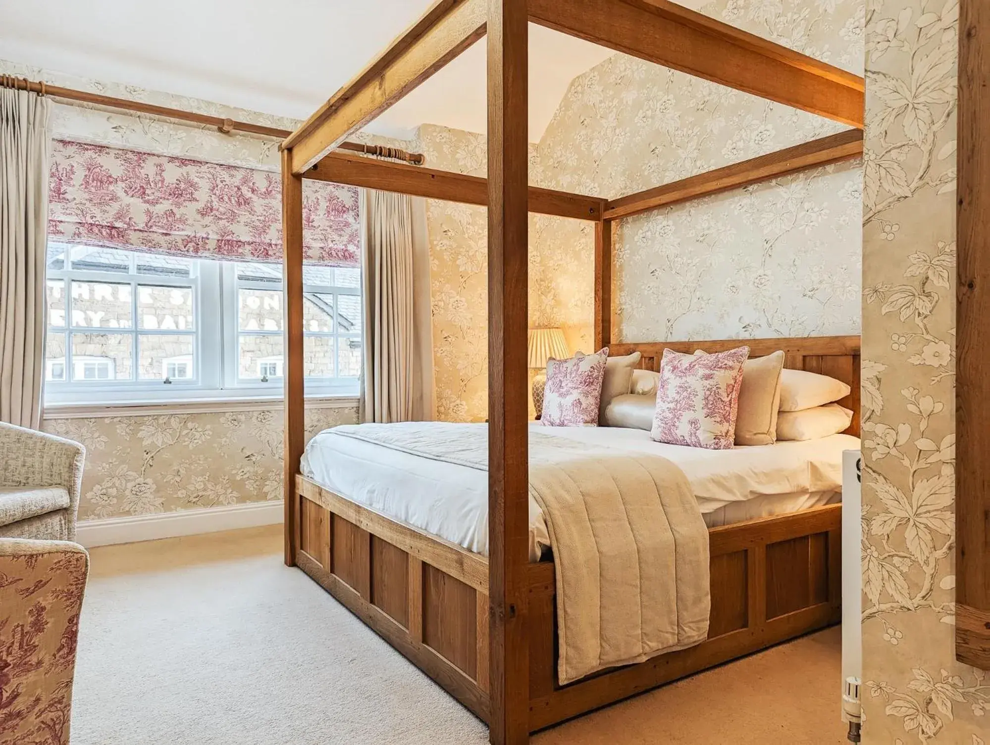 Deluxe King Room - single occupancy in Three Salmons Hotel Deluxe King Room - single occupancy in Three Salmons Hotel