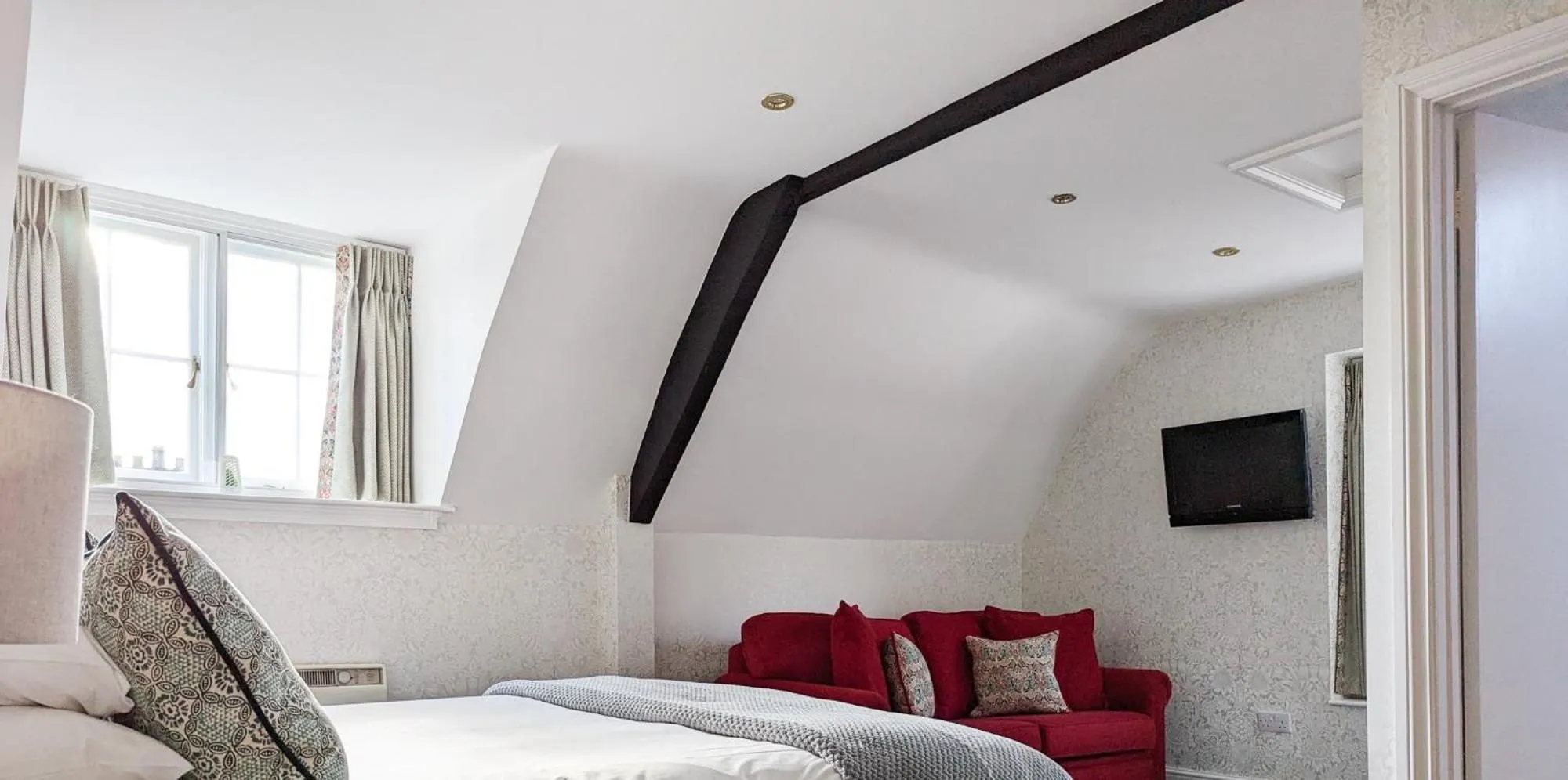 Bed in Three Salmons Hotel