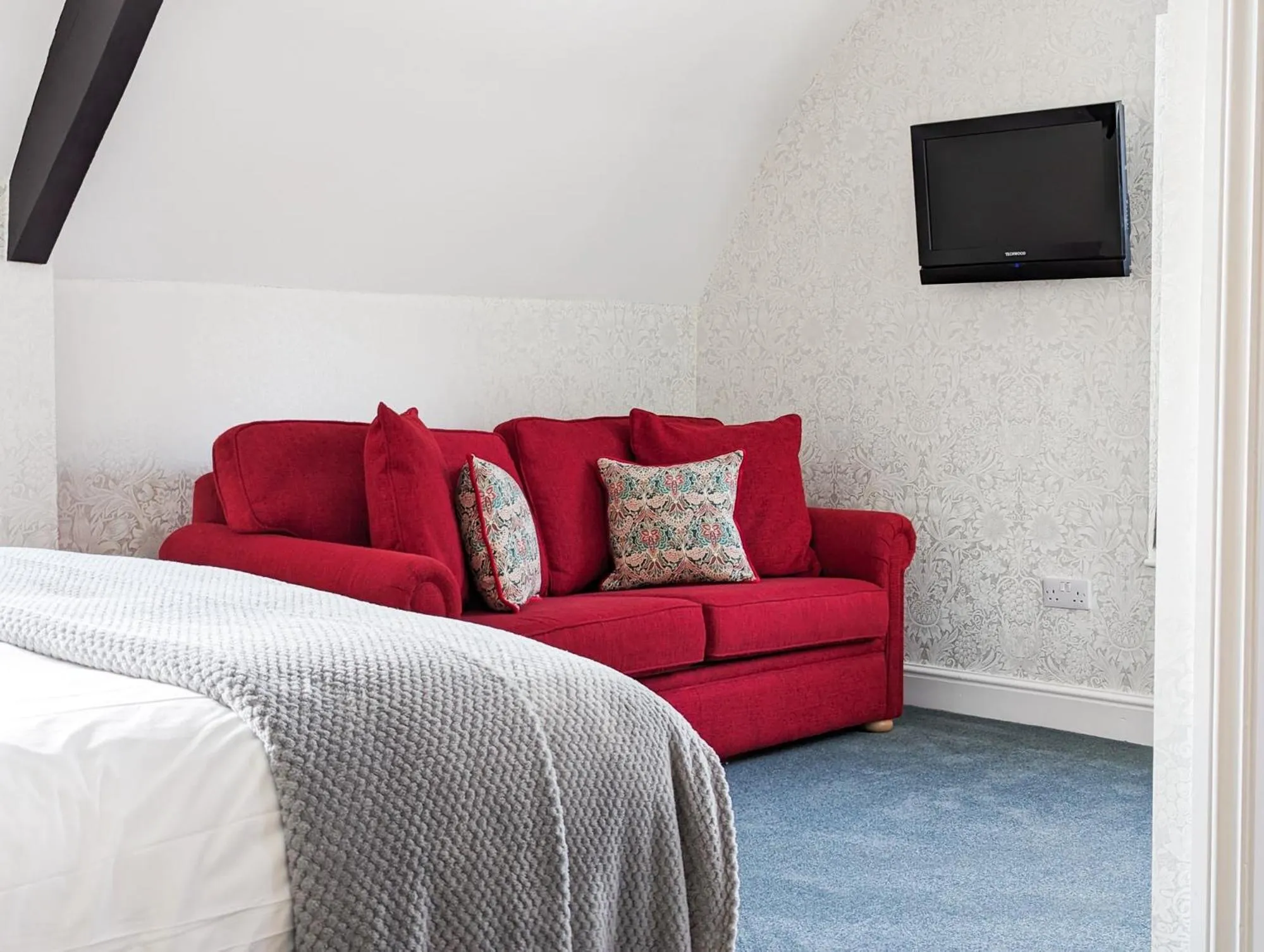 TV and multimedia, Bed in Three Salmons Hotel