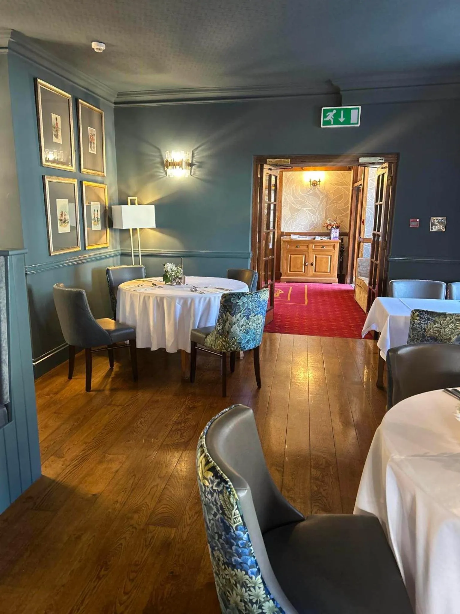 Restaurant/places to eat in Three Salmons Hotel