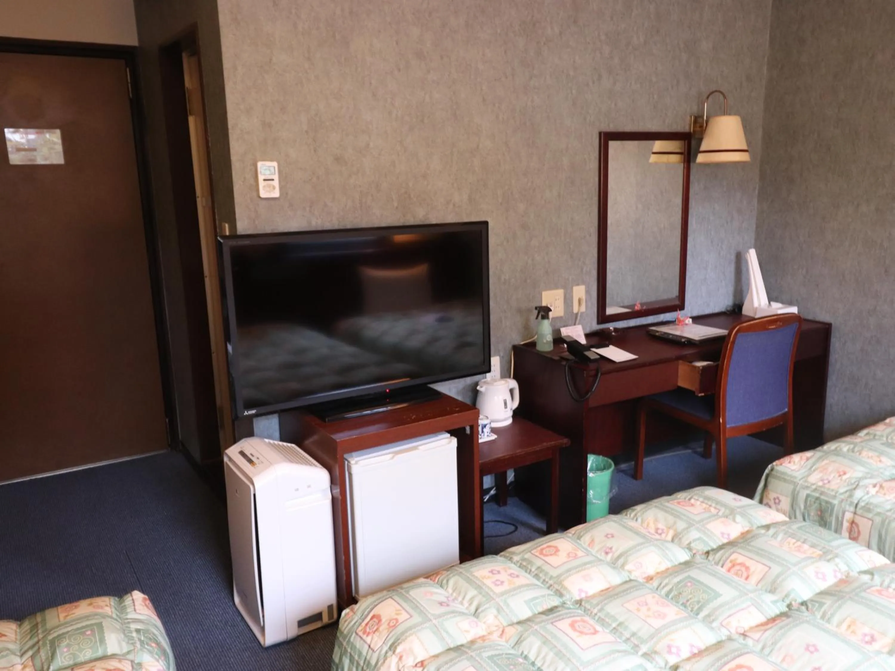 Photo of the whole room, Bed in Tokyo Inn