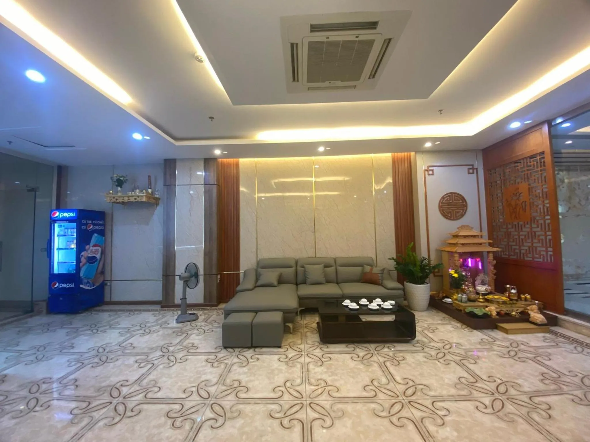 Communal lounge/ TV room in Win Villa Hotel & Apartment