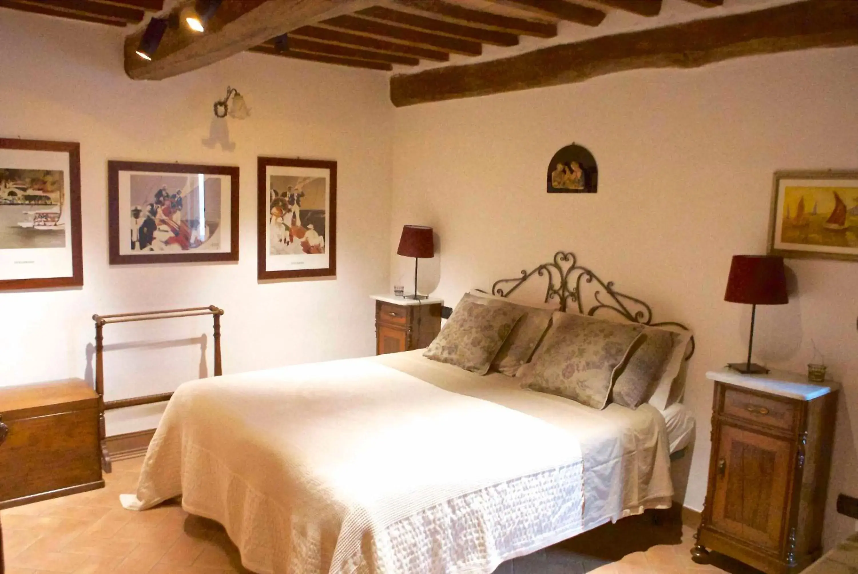 Large Double or Twin Room - single occupancy in Casa Donella B&B Large Double or Twin Room - single occupancy in Casa Donella B&B
