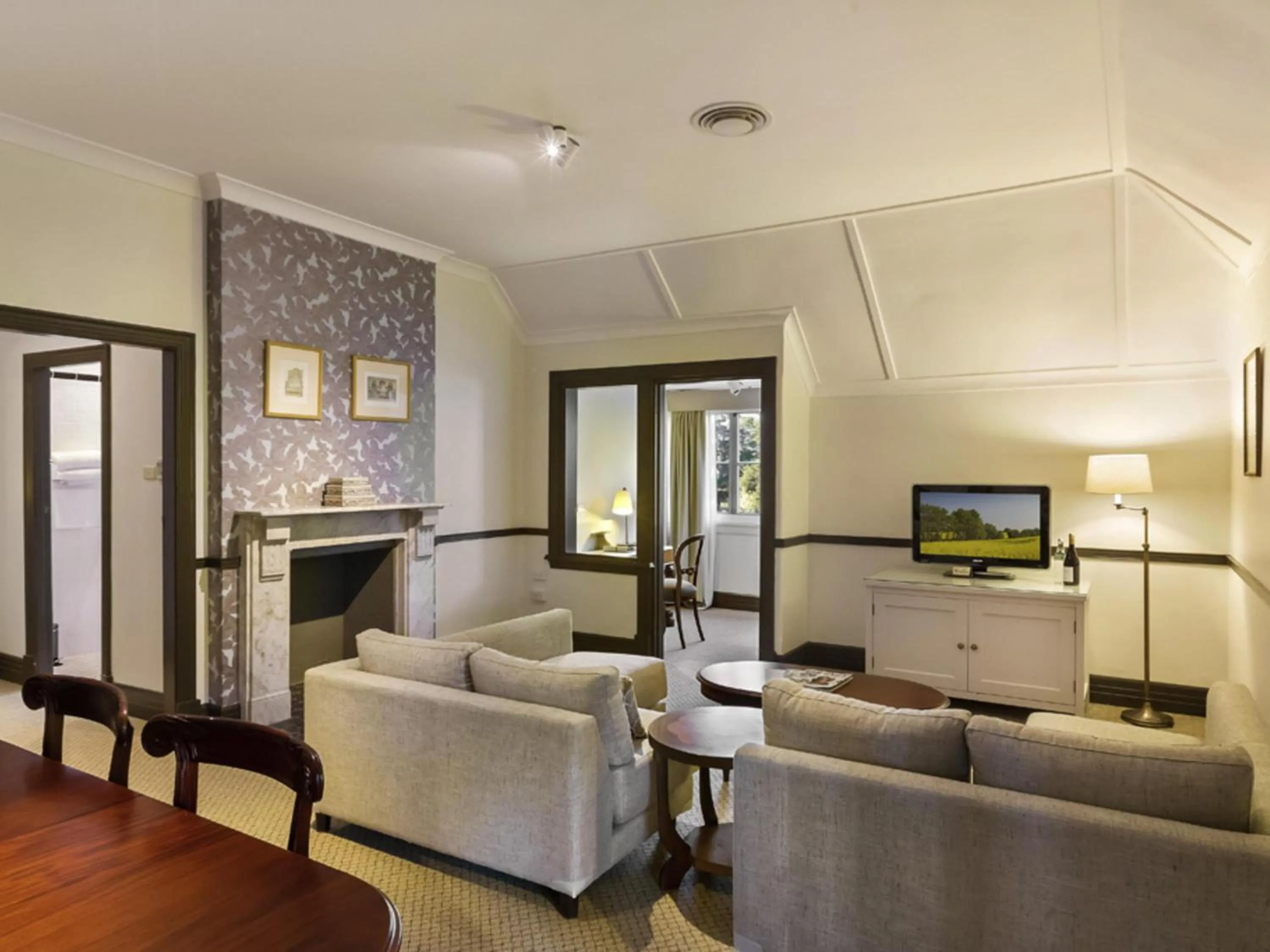 Bedroom in Peppers Manor House