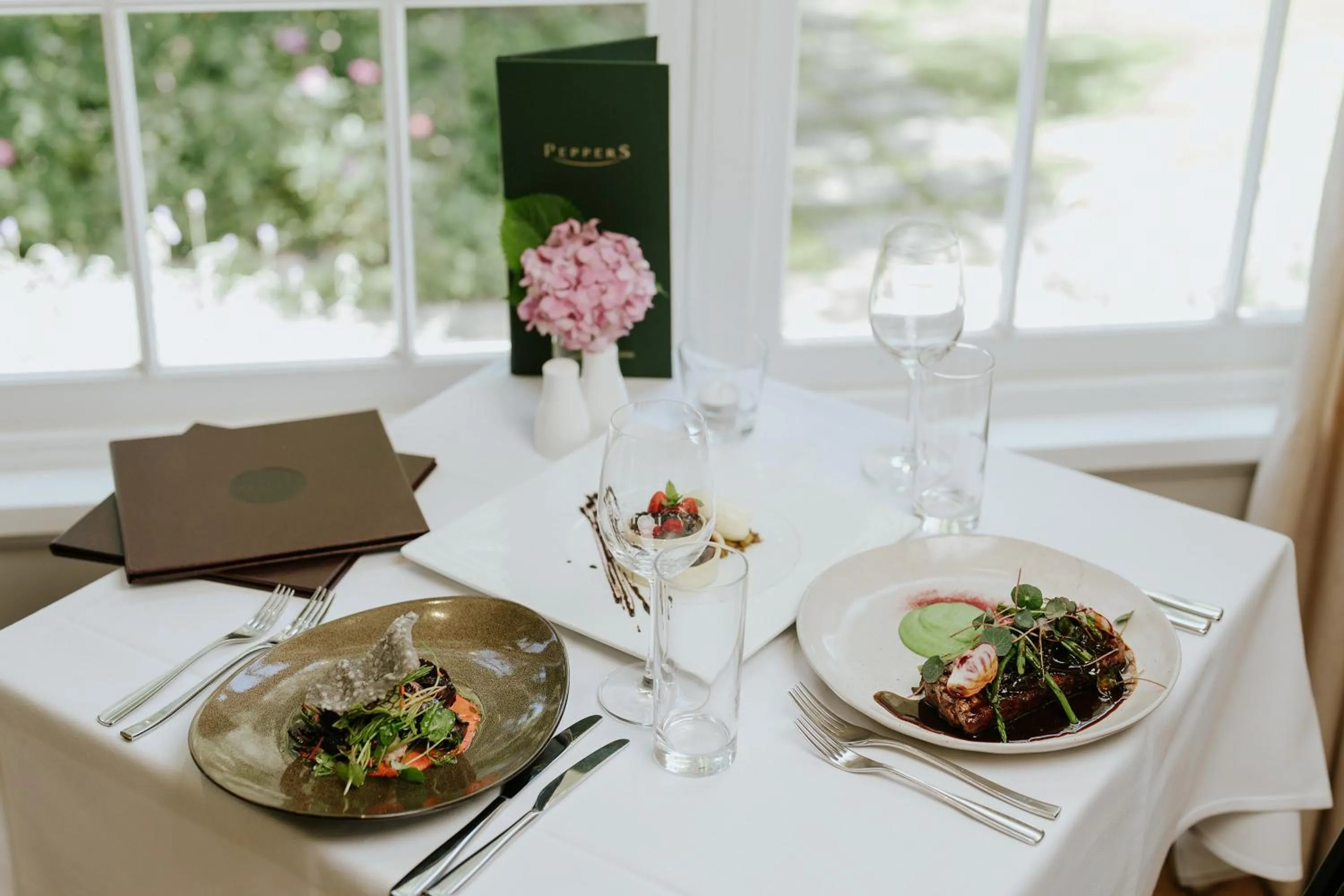 Restaurant/places to eat in Peppers Manor House