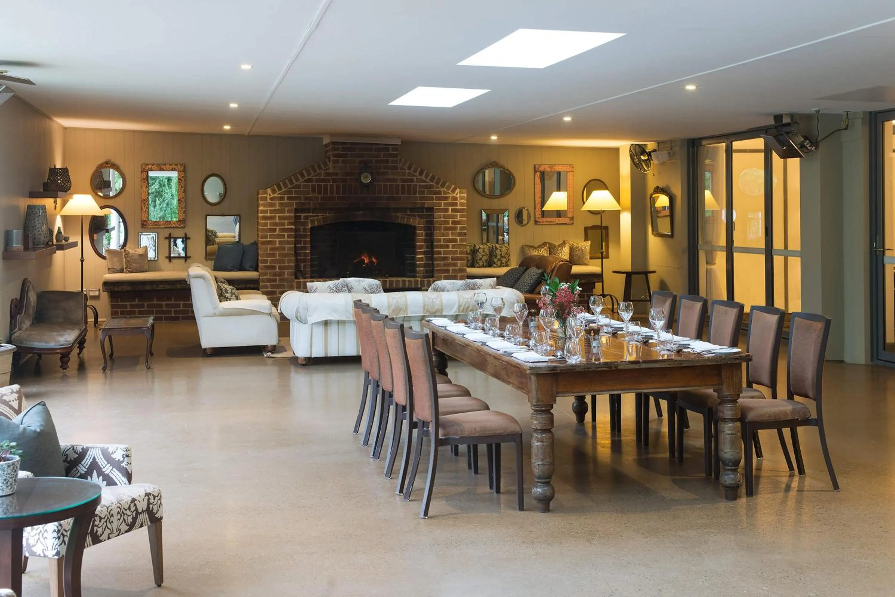 Restaurant/places to eat in Peppers Manor House