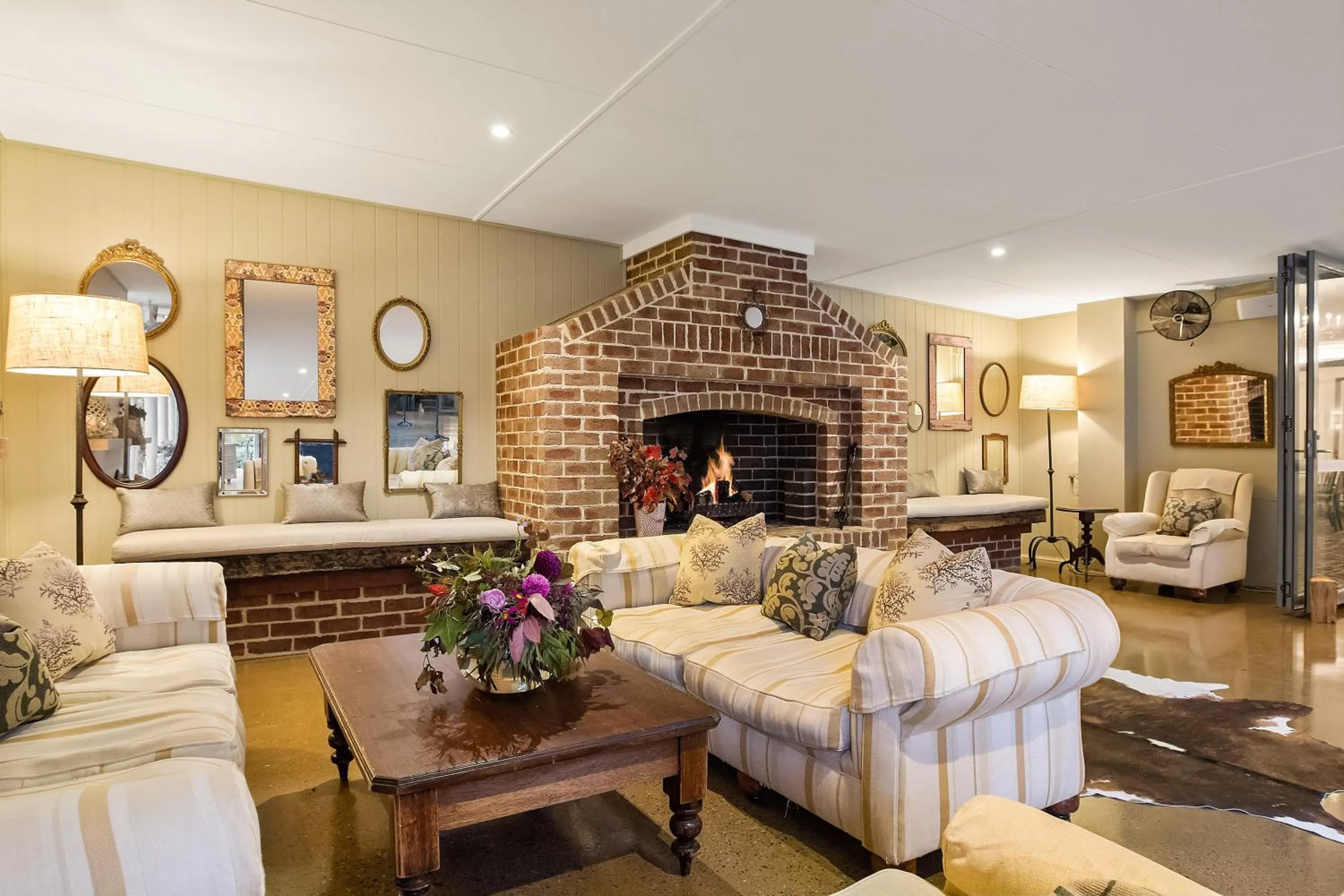 Communal lounge/ TV room in Peppers Manor House