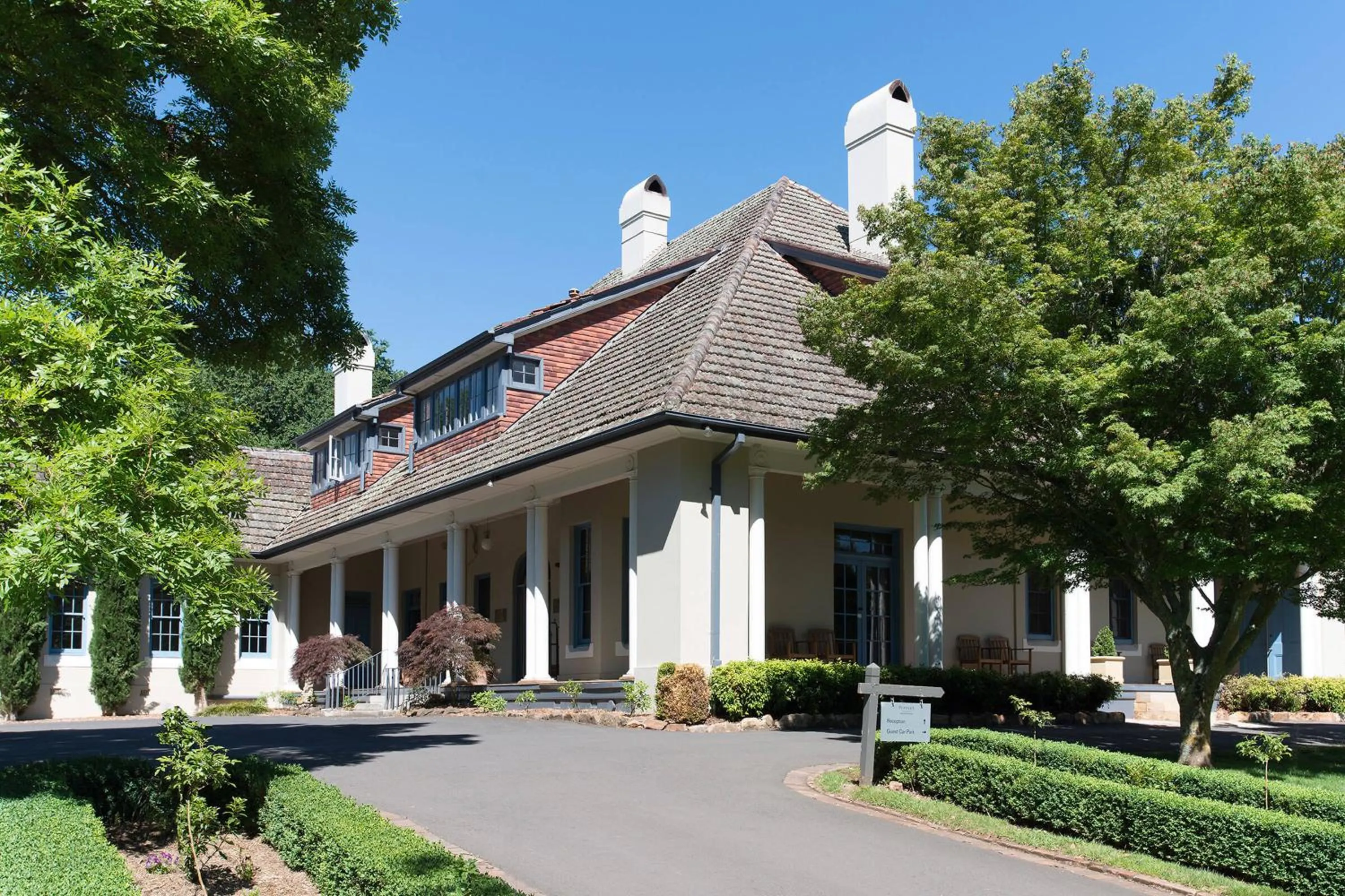 Facade/entrance in Peppers Manor House