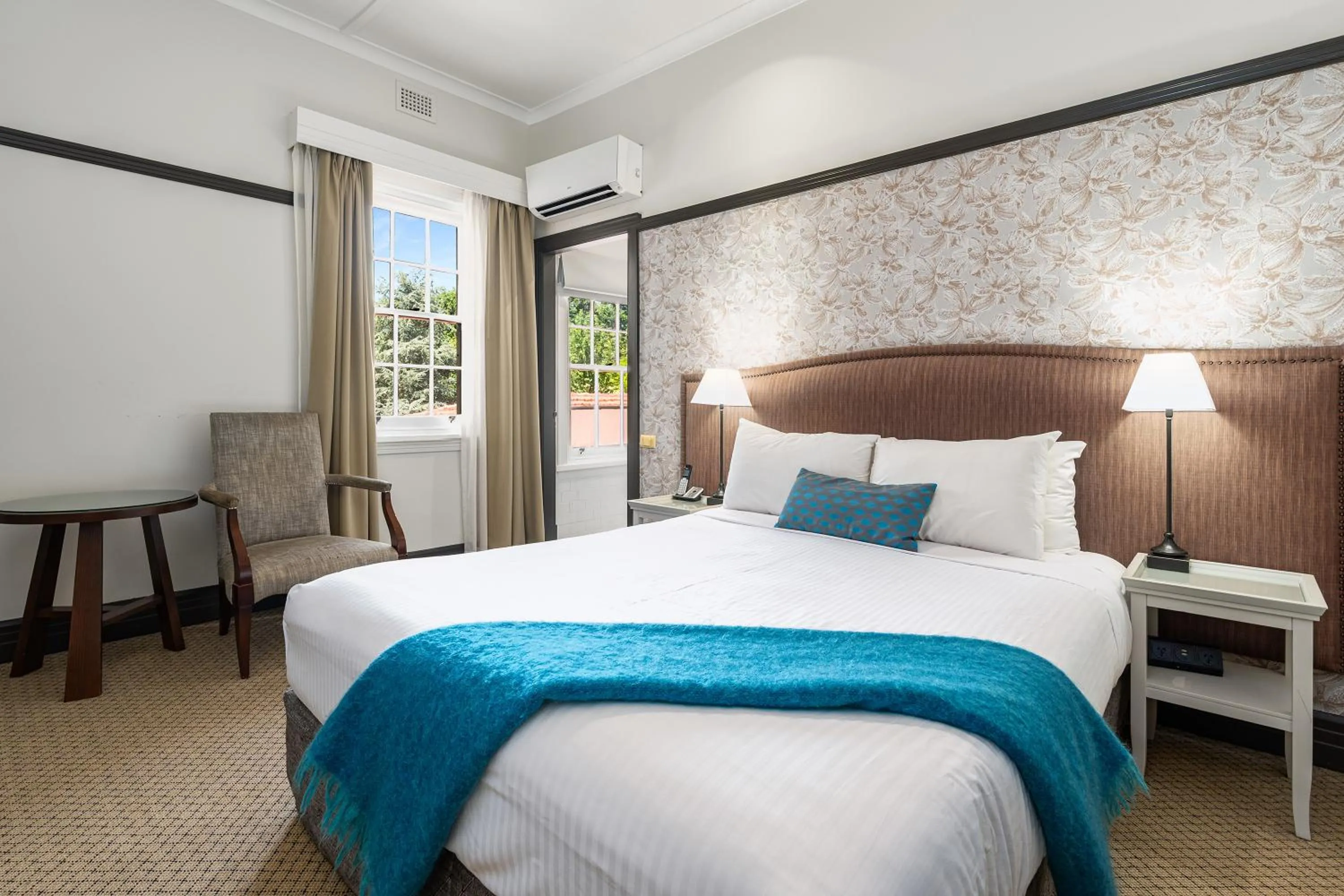 Bedroom, Bed in Peppers Manor House