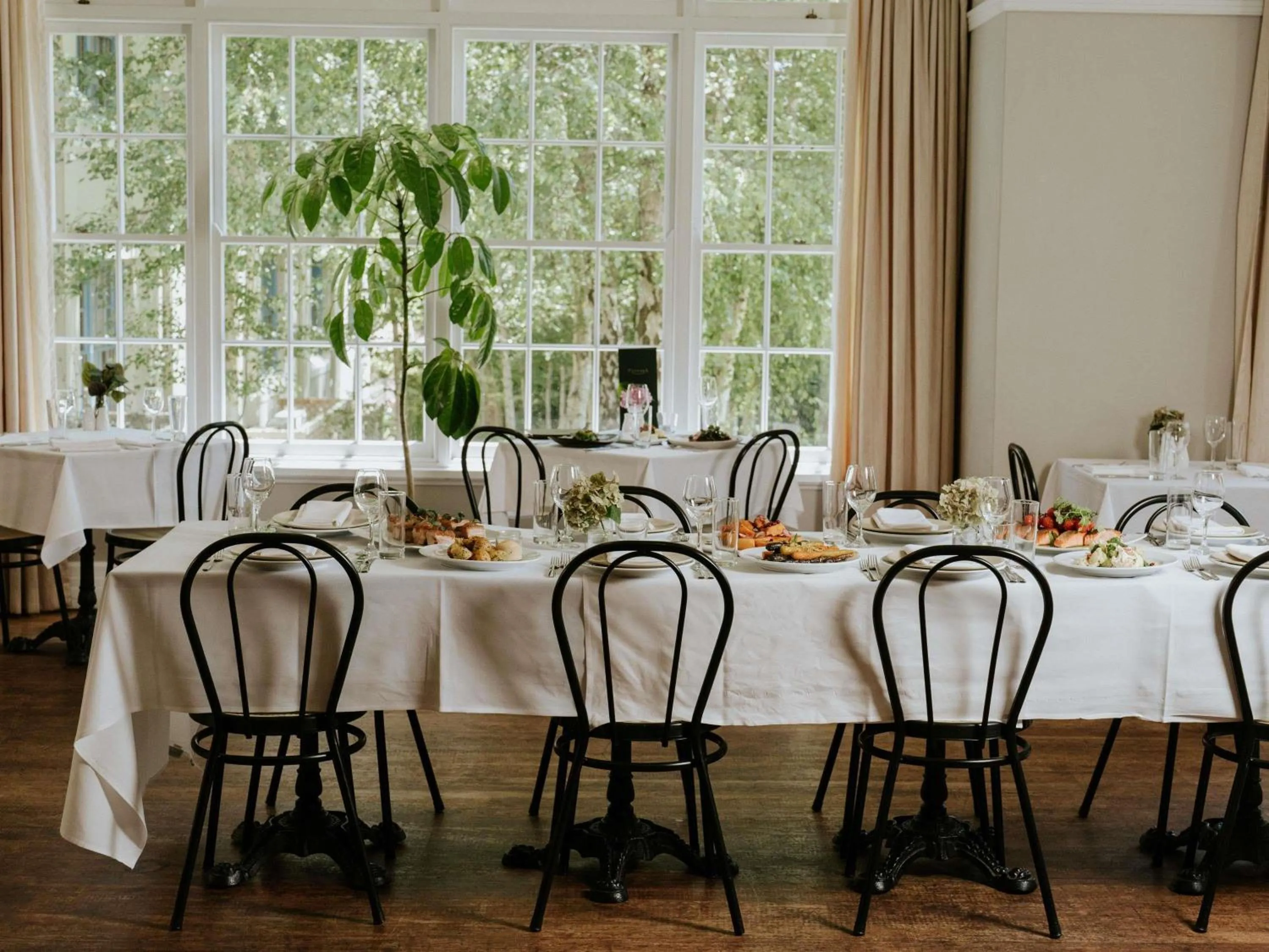 Restaurant/places to eat in Peppers Manor House