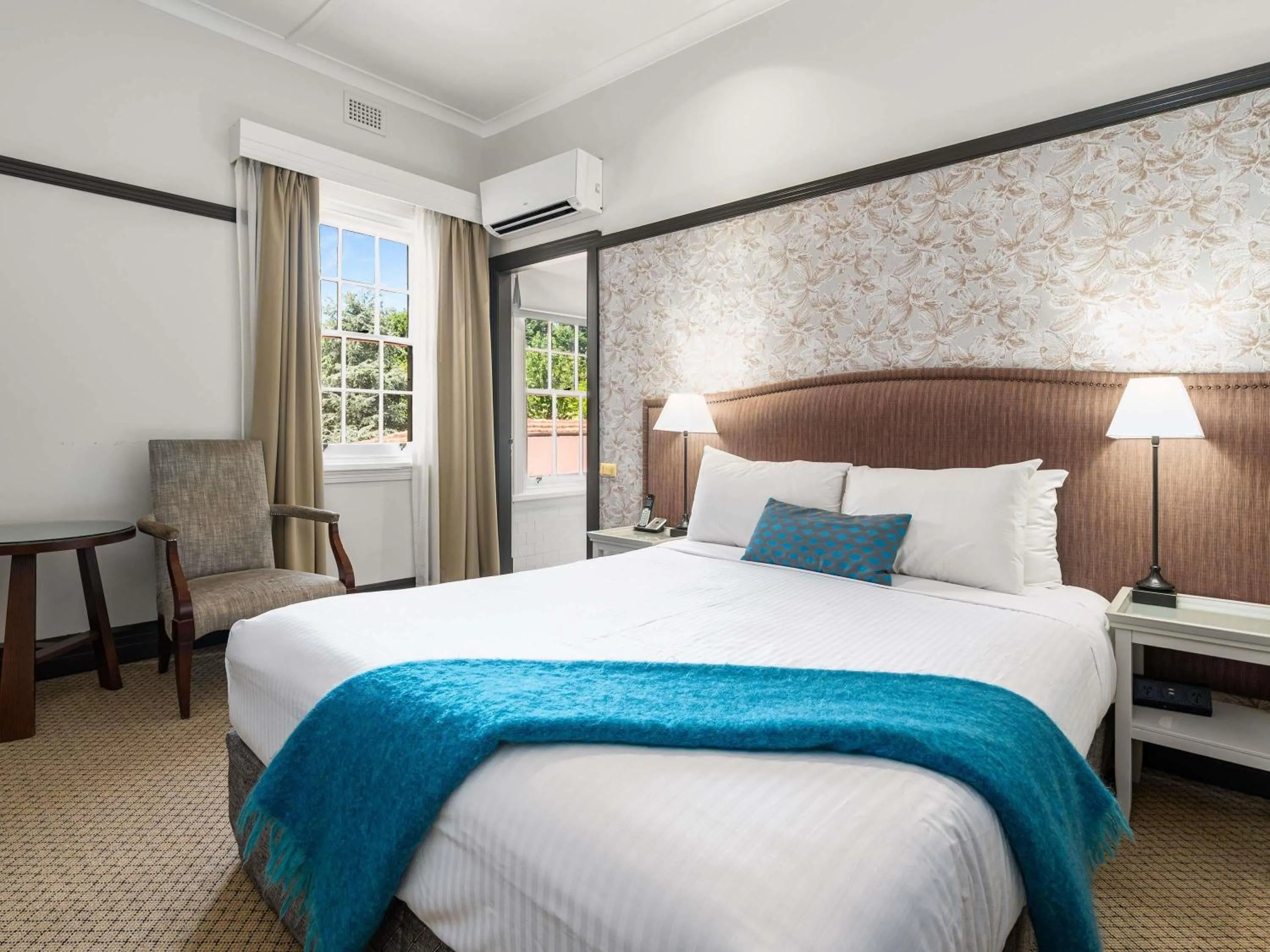 Bedroom, Bed in Peppers Manor House