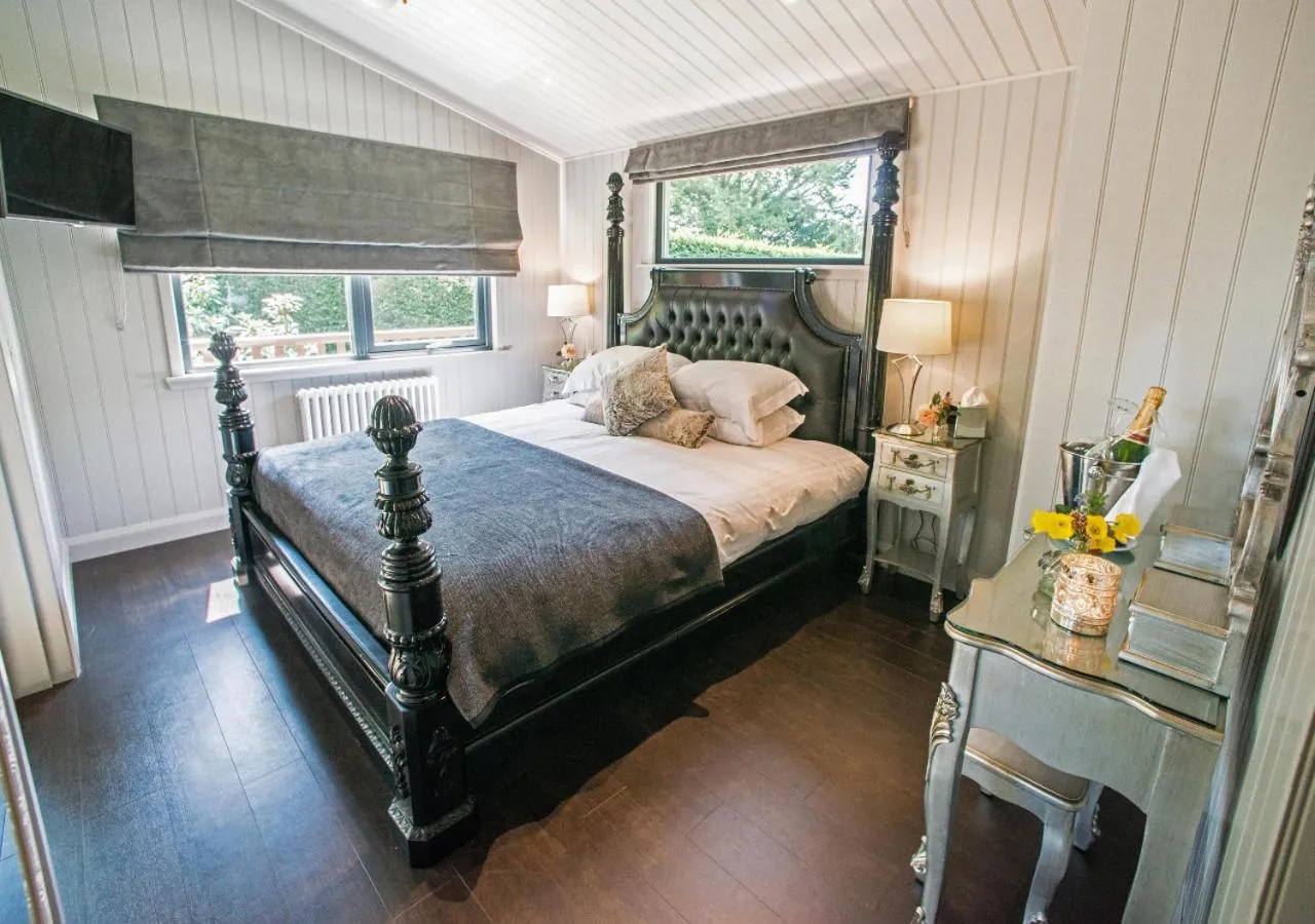 Bed in Broadoaks Boutique Country House