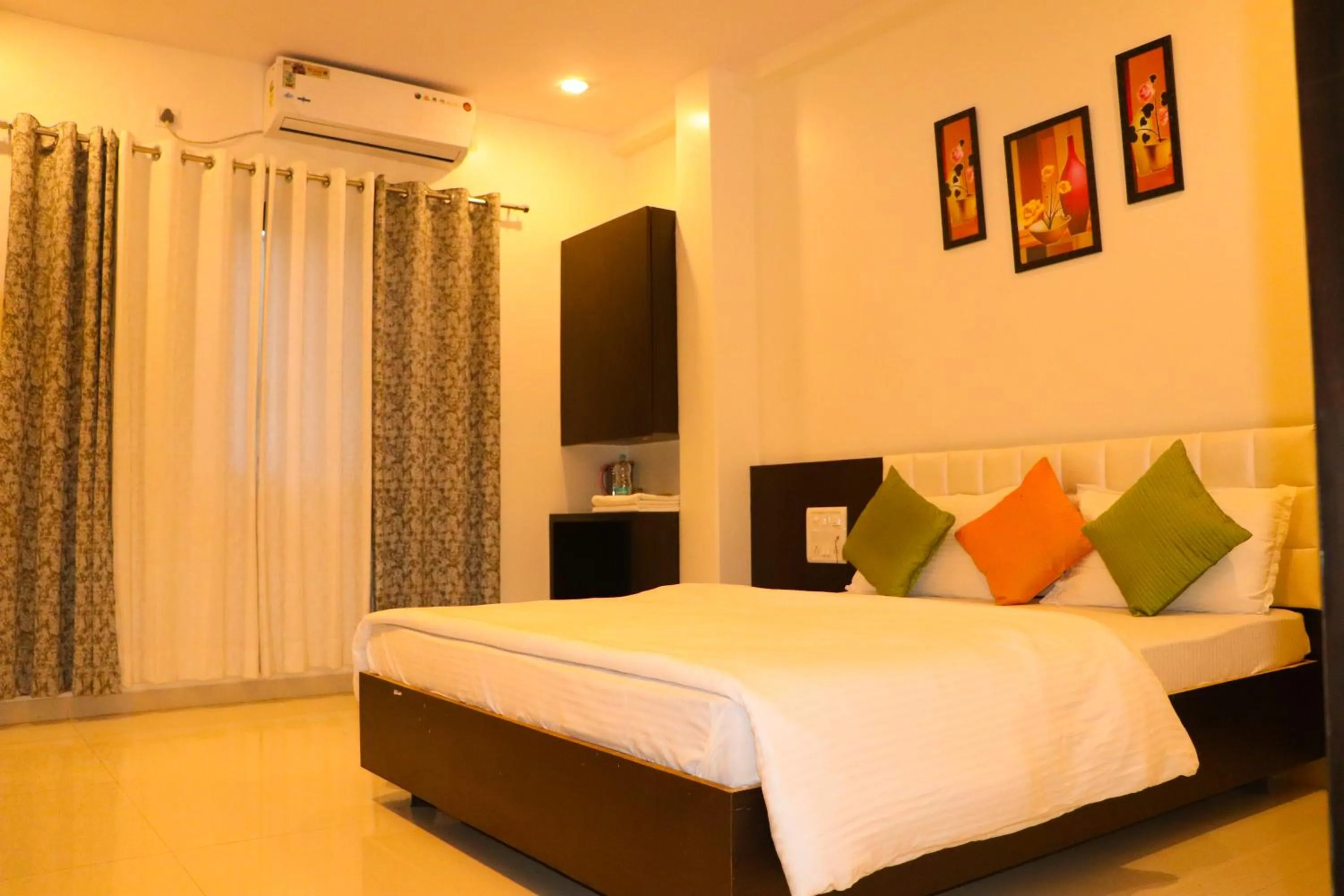 Photo of the whole room, Bed in Hotel Neem Tree