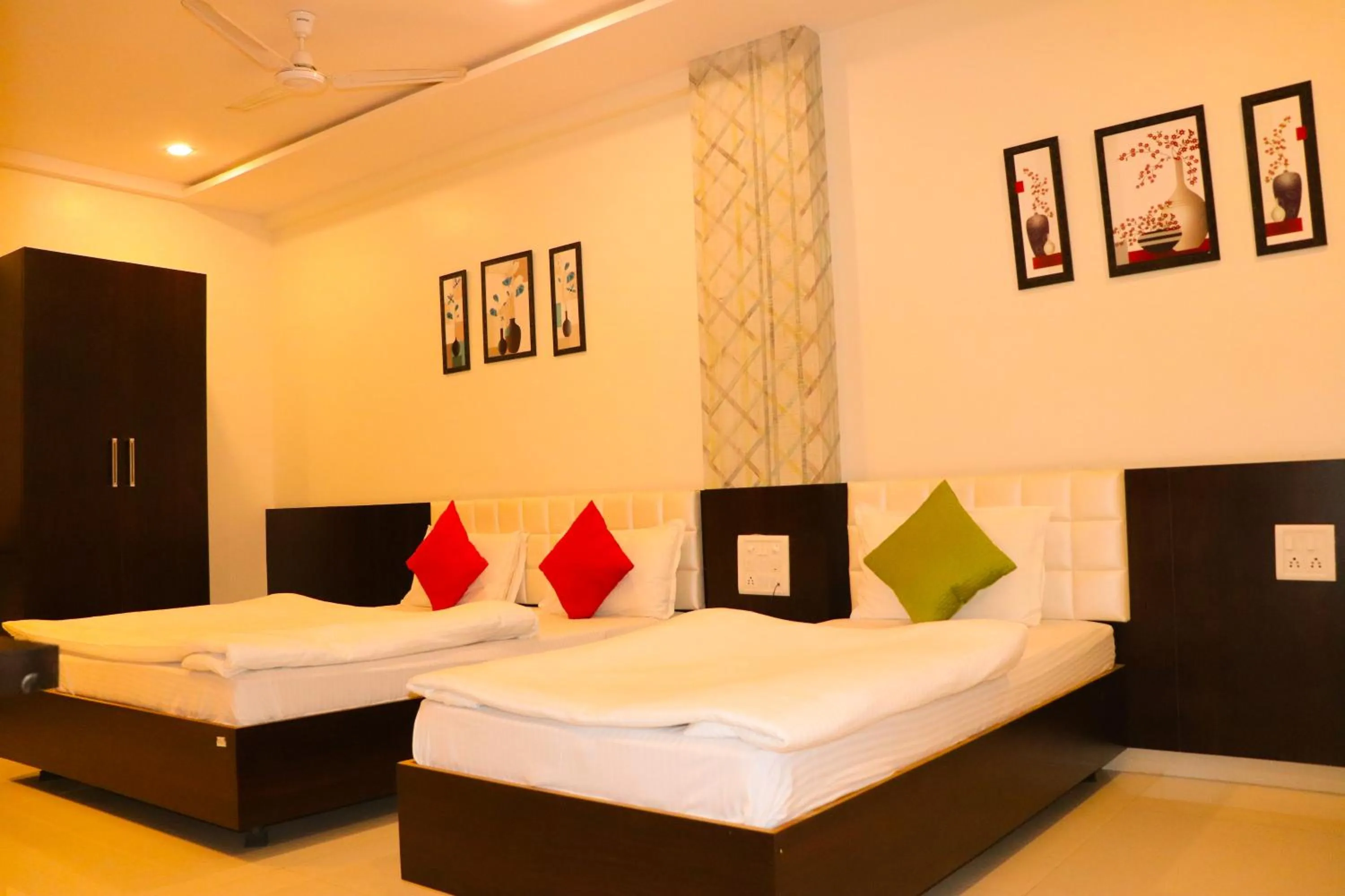 Bedroom, Bed in Hotel Neem Tree
