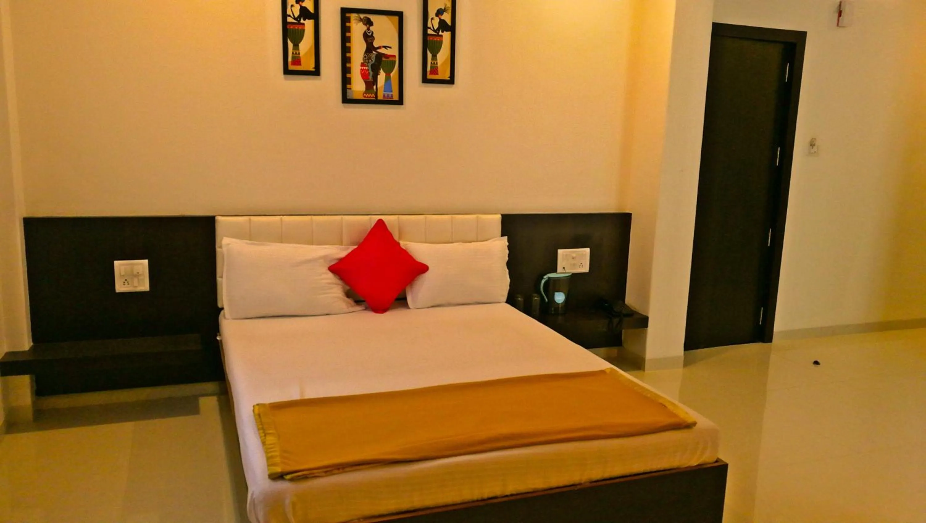 Photo of the whole room, Bed in Hotel Neem Tree