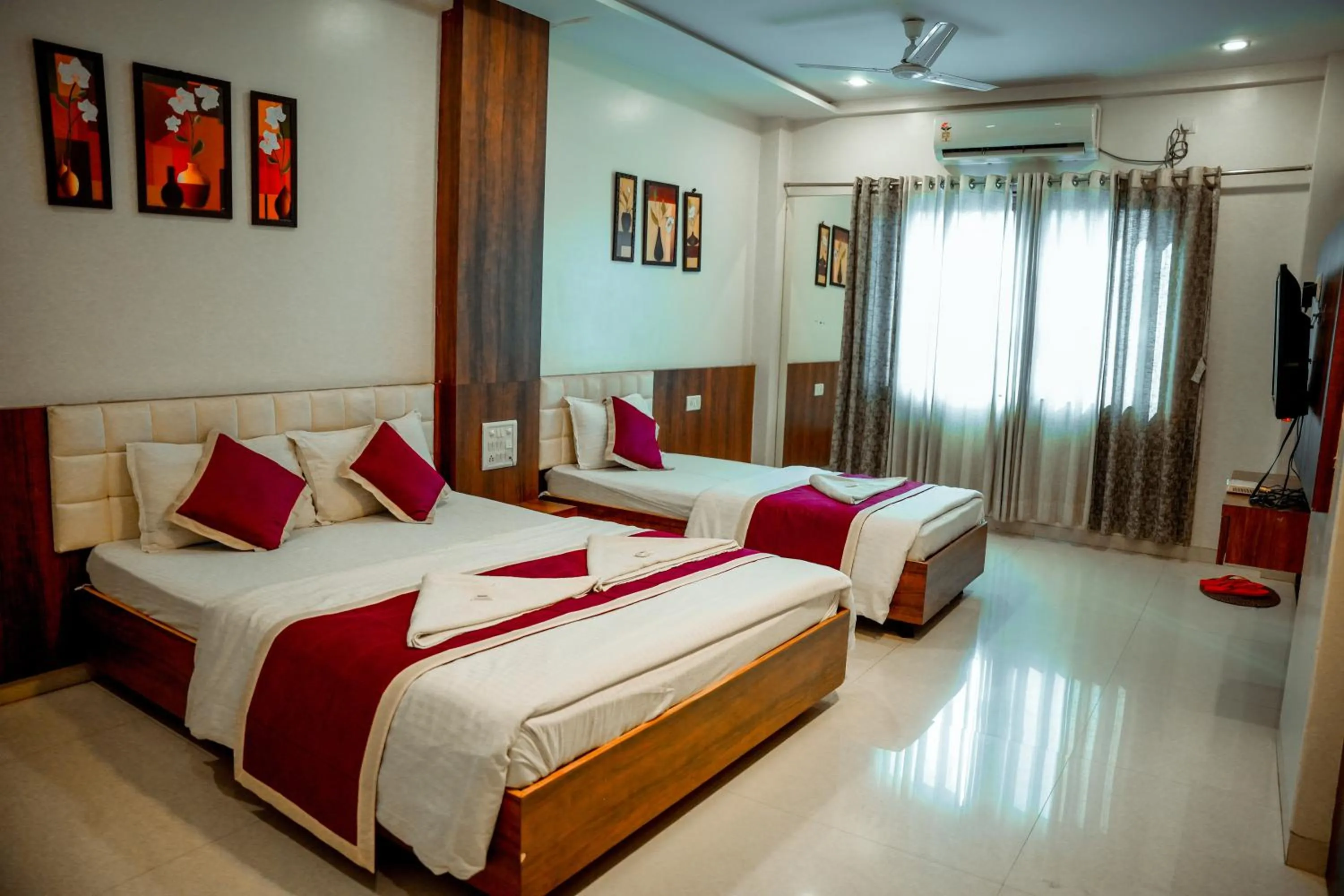 Bedroom, Bed in Hotel Neem Tree