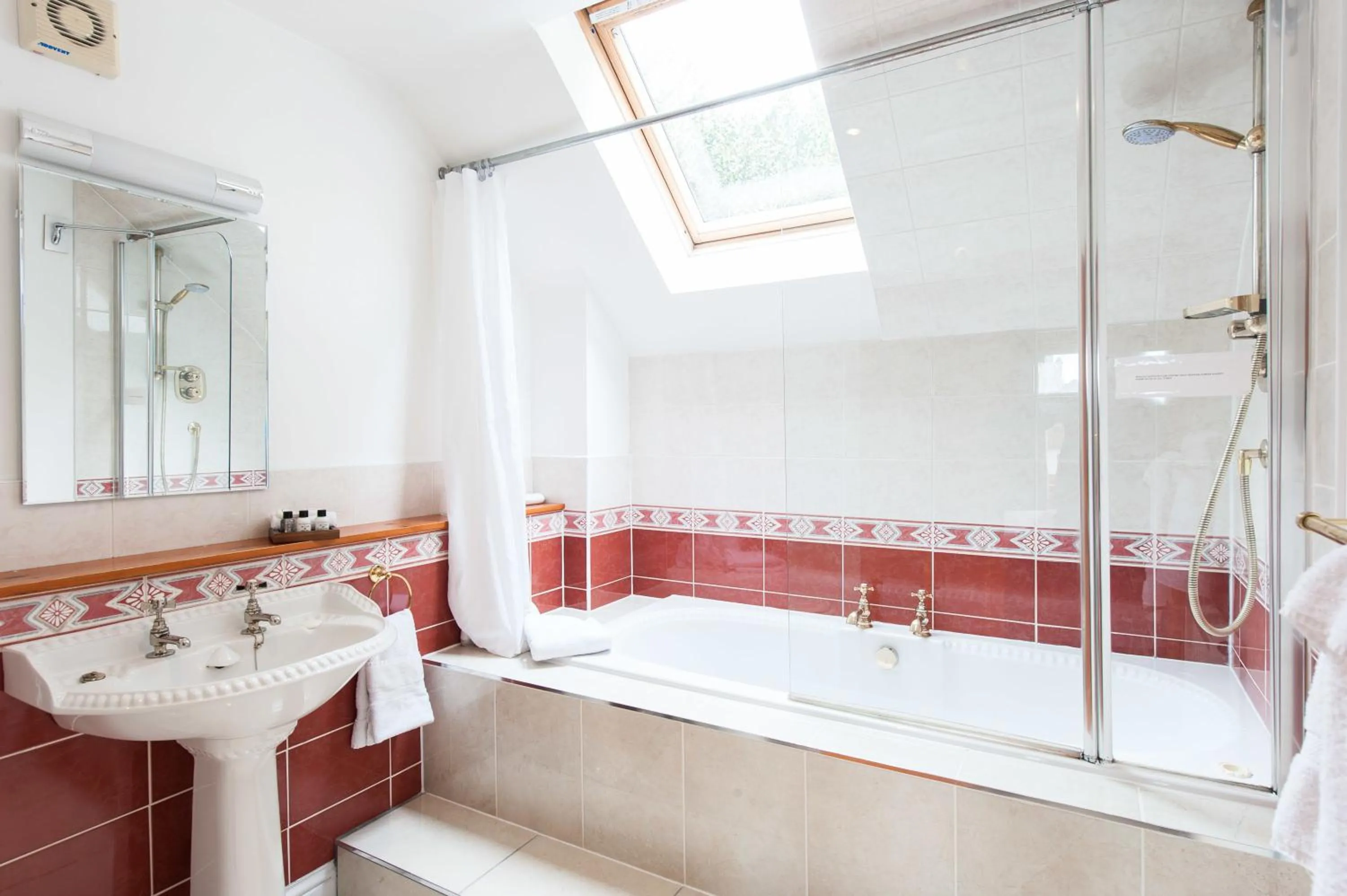 Bathroom in Kildonan Lodge Hotel