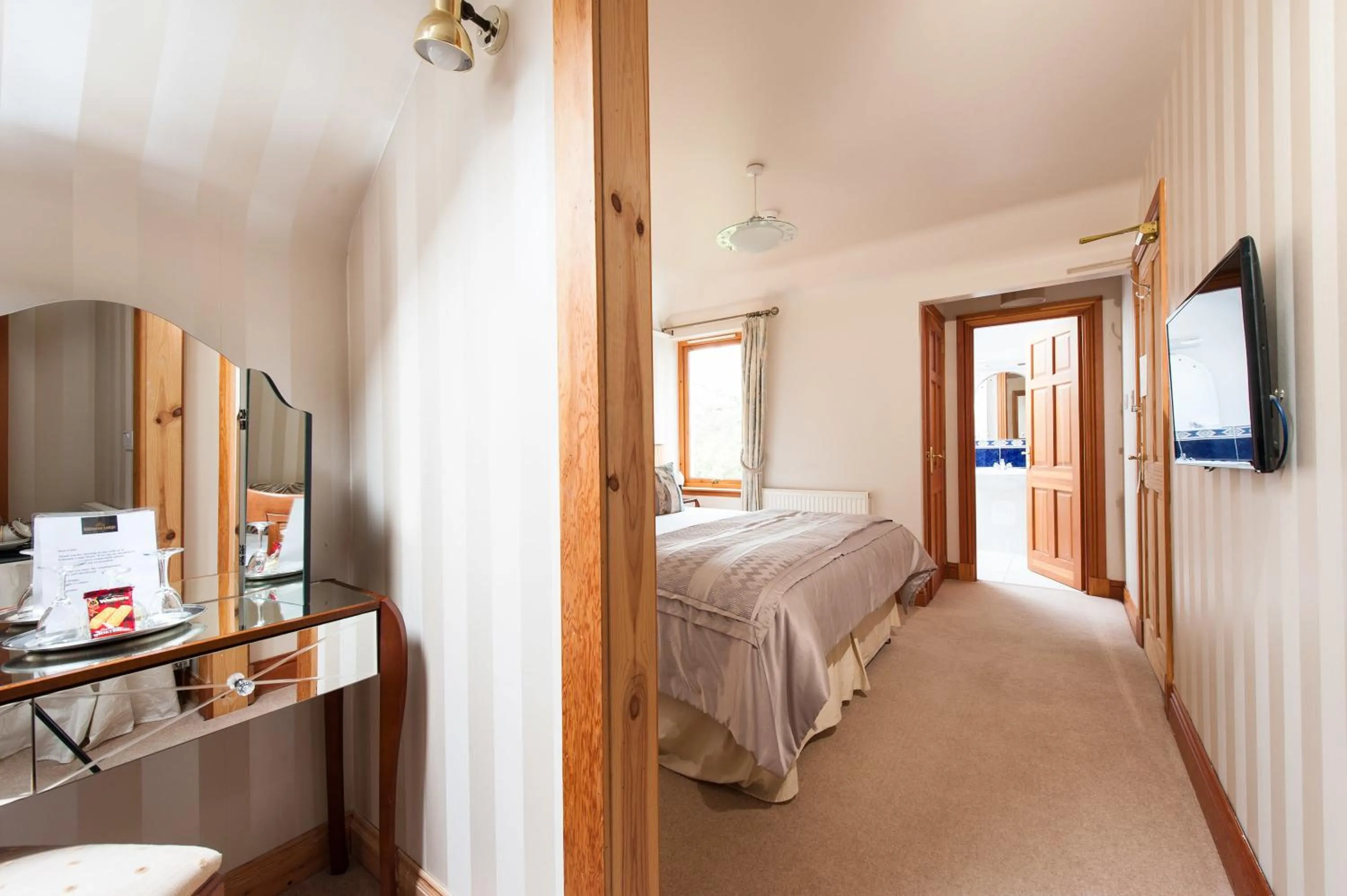 Bedroom, Bed in Kildonan Lodge Hotel