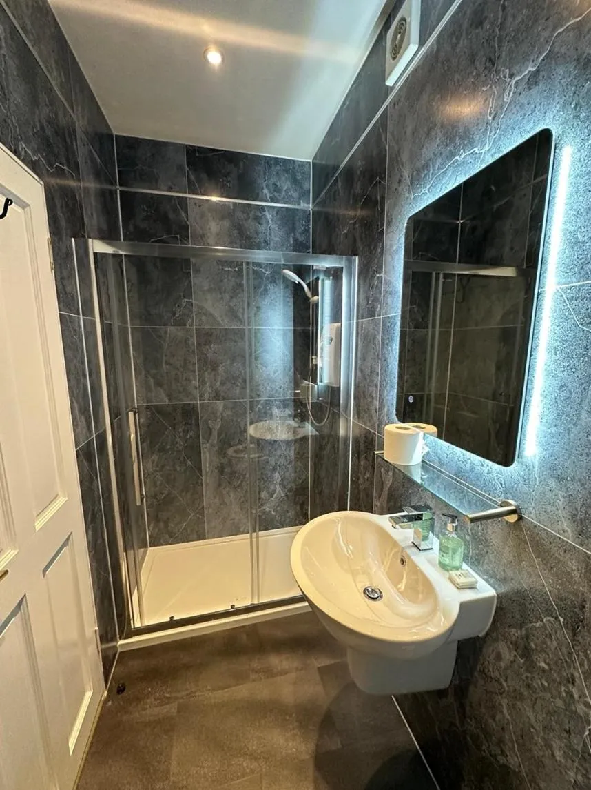 Shower in Kildonan Lodge Hotel