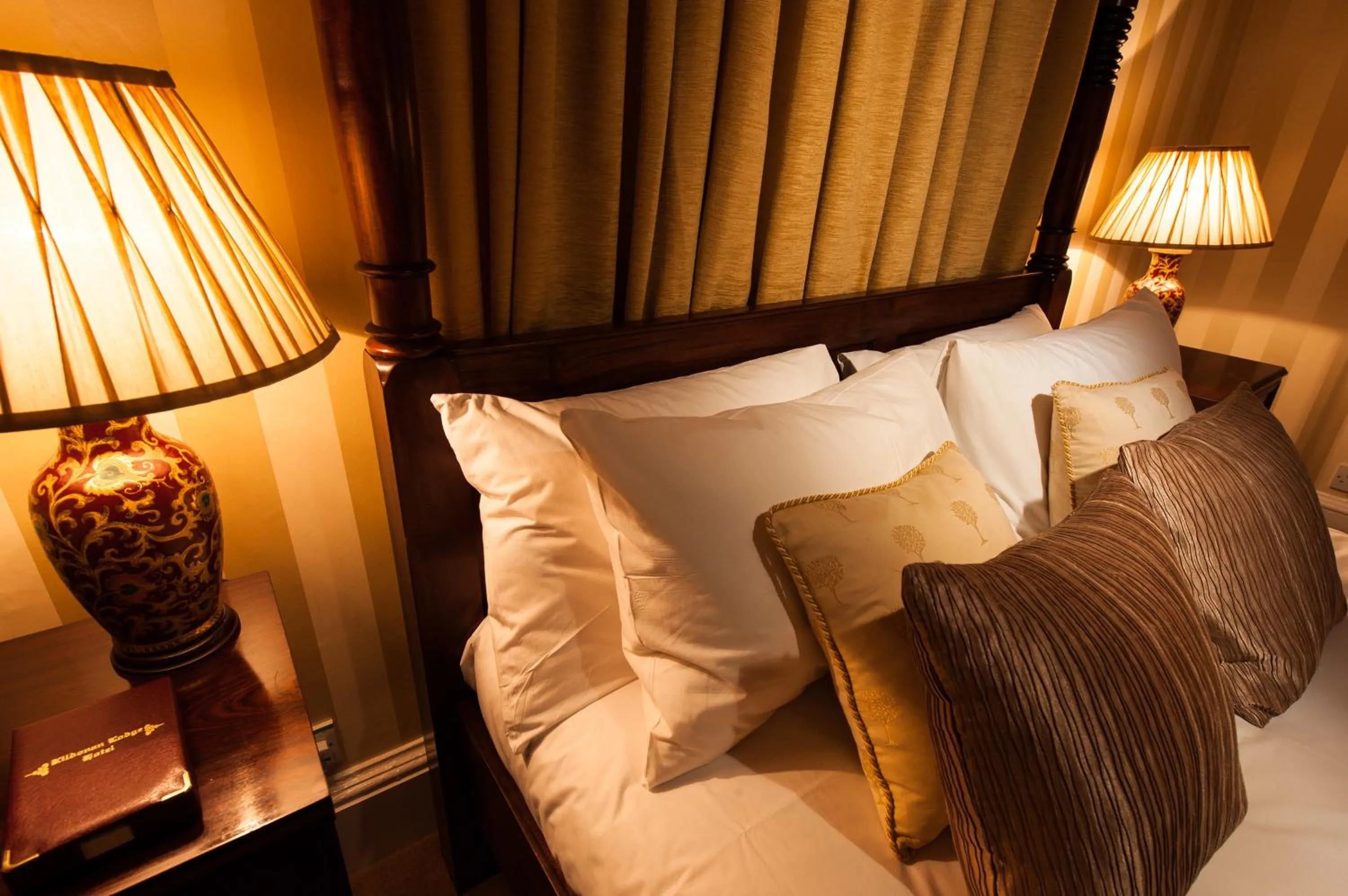 Bedroom, Bed in Kildonan Lodge Hotel