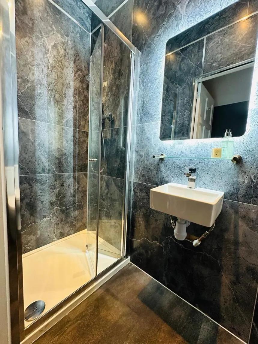 Shower in Kildonan Lodge Hotel