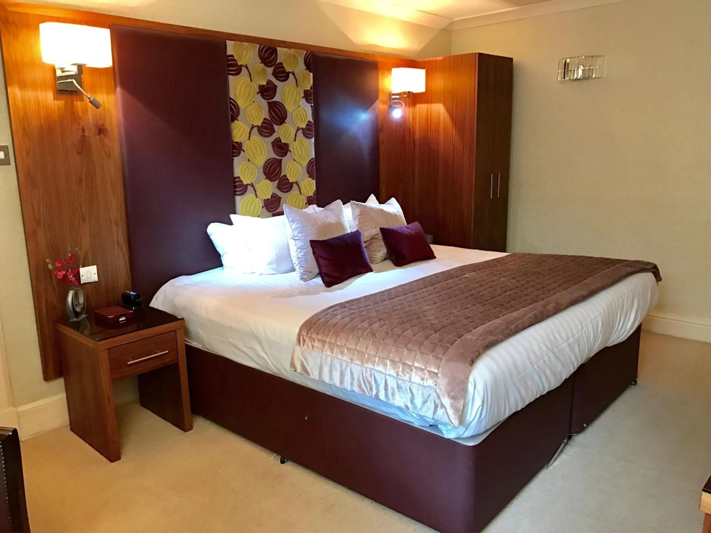 Bedroom, Bed in Kildonan Lodge Hotel