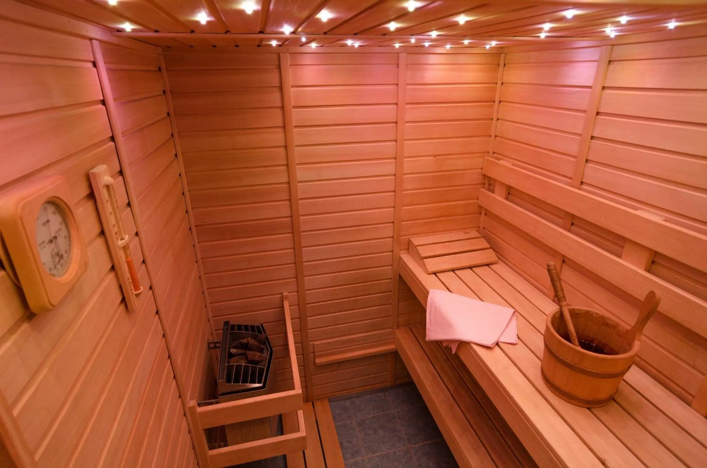 Sauna in Residence Hattrick