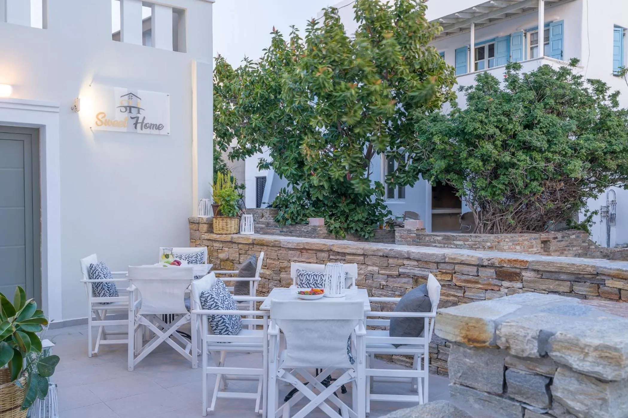 Seating area in Sweet Home Naxos