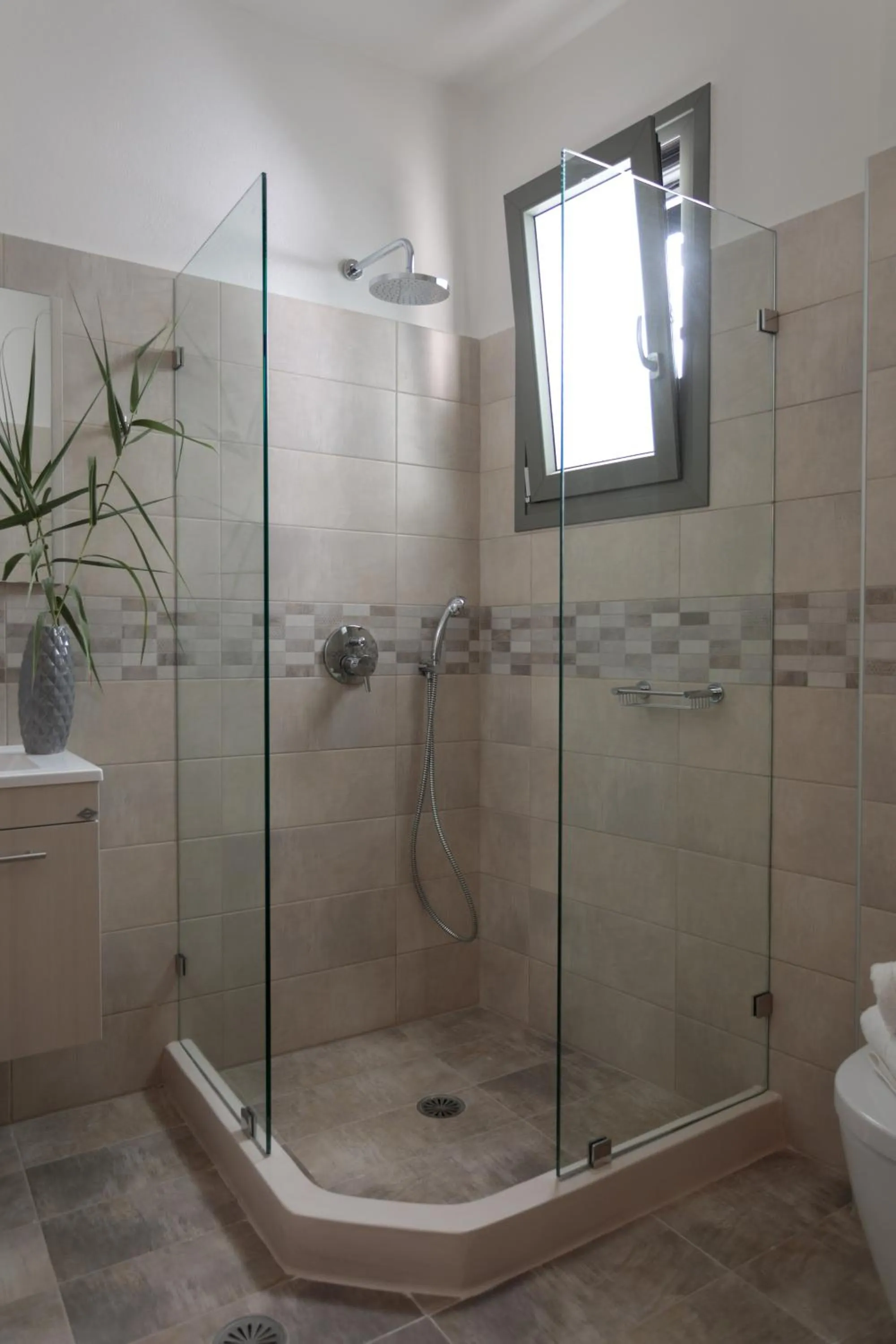 Shower in Sweet Home Naxos