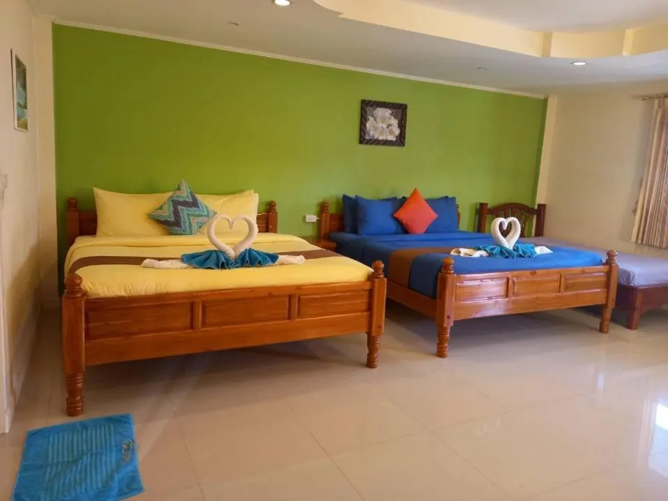 Bed in Lareena Resort Koh Larn Pattaya