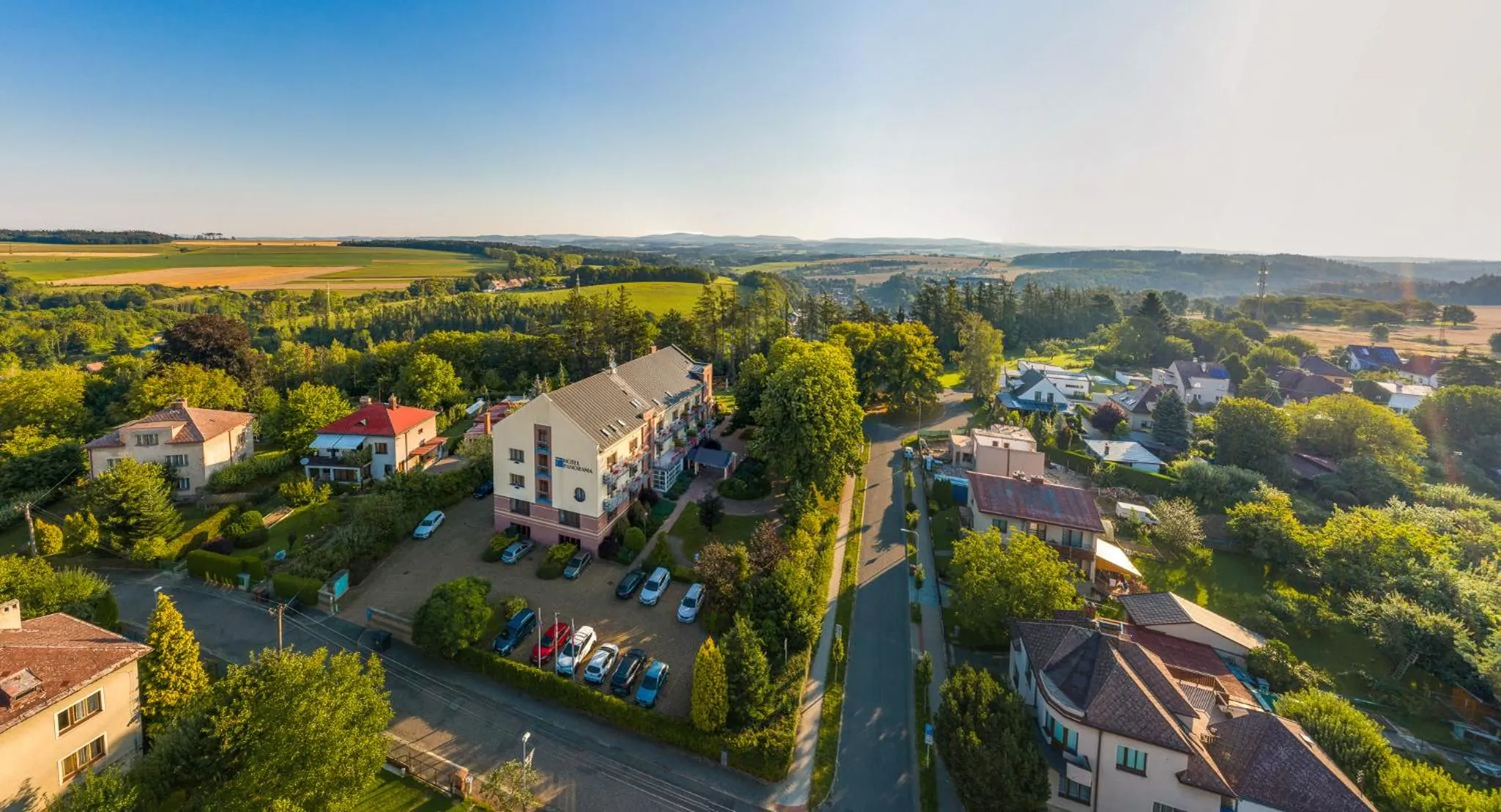 April hotel Panorama