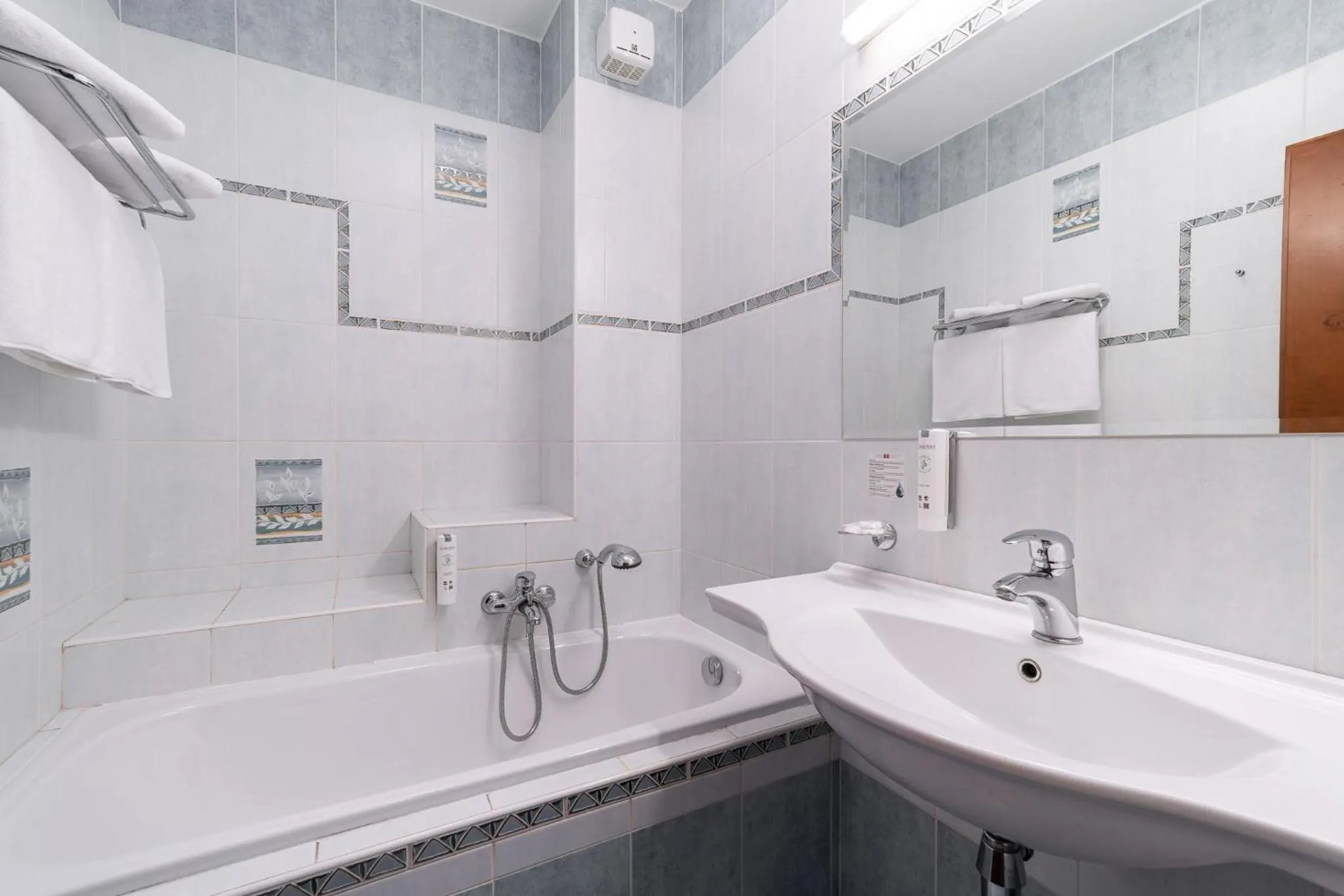 Bathroom in April hotel Panorama