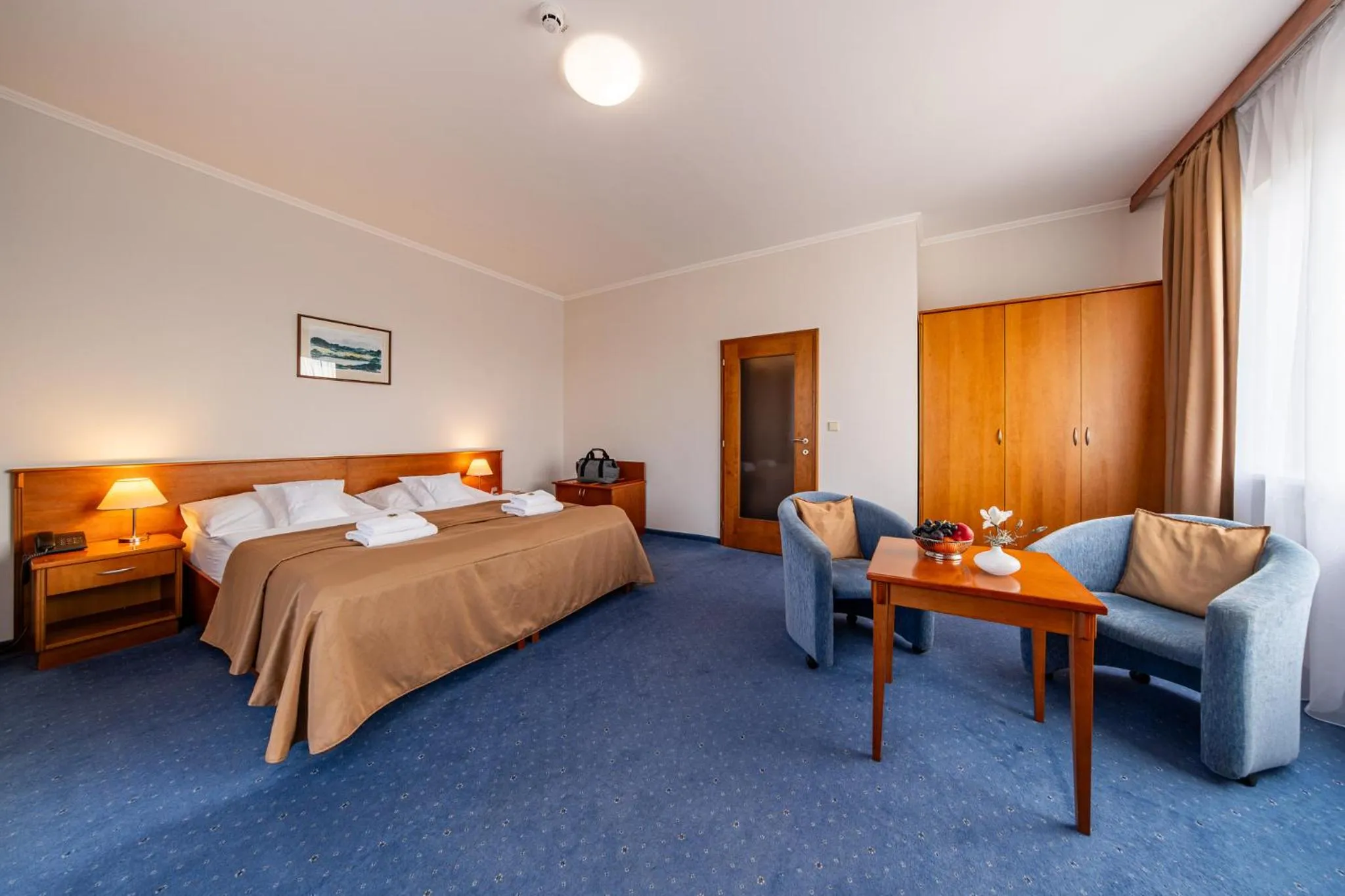 Bed in April hotel Panorama