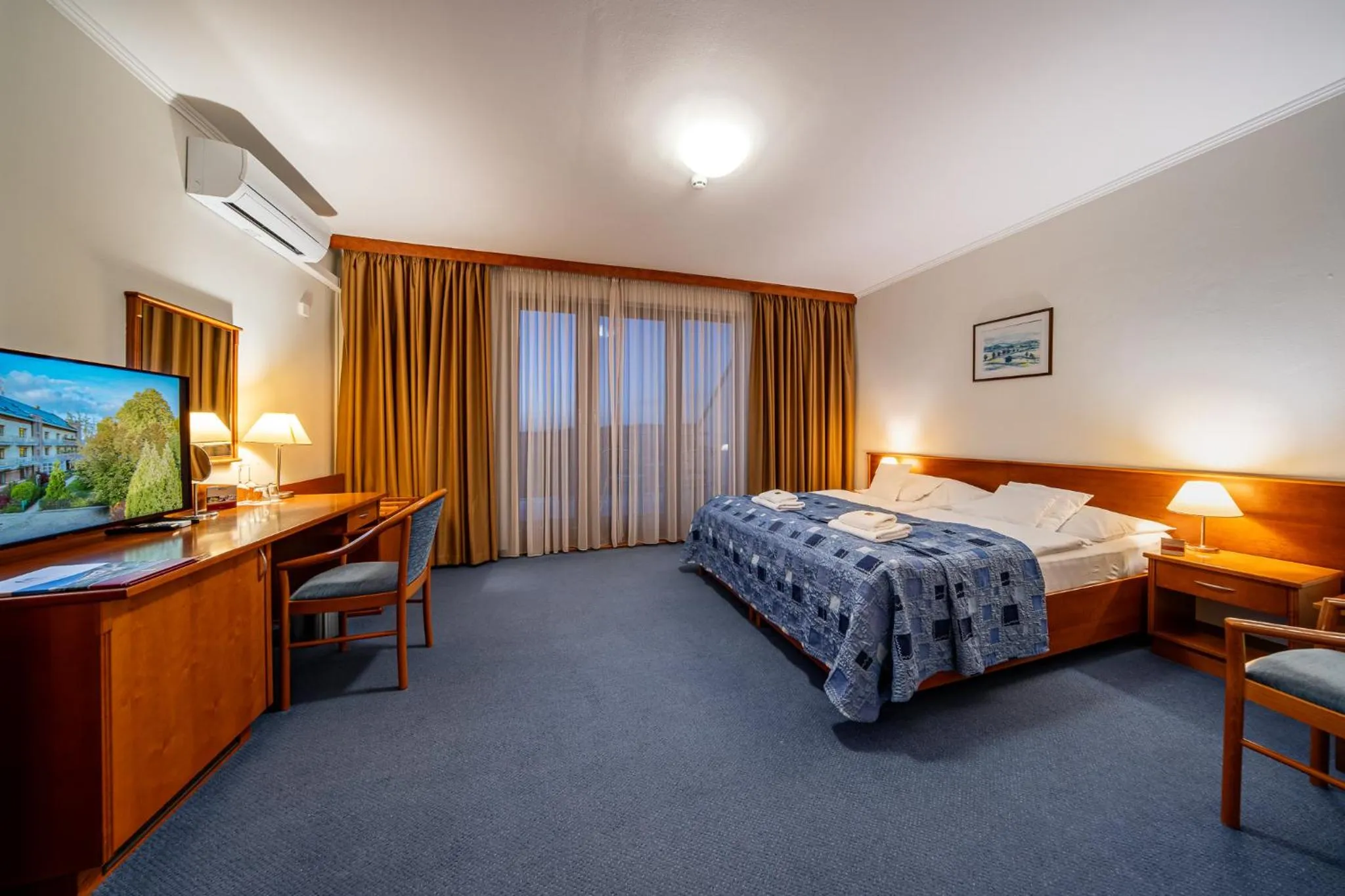 Bed in April hotel Panorama