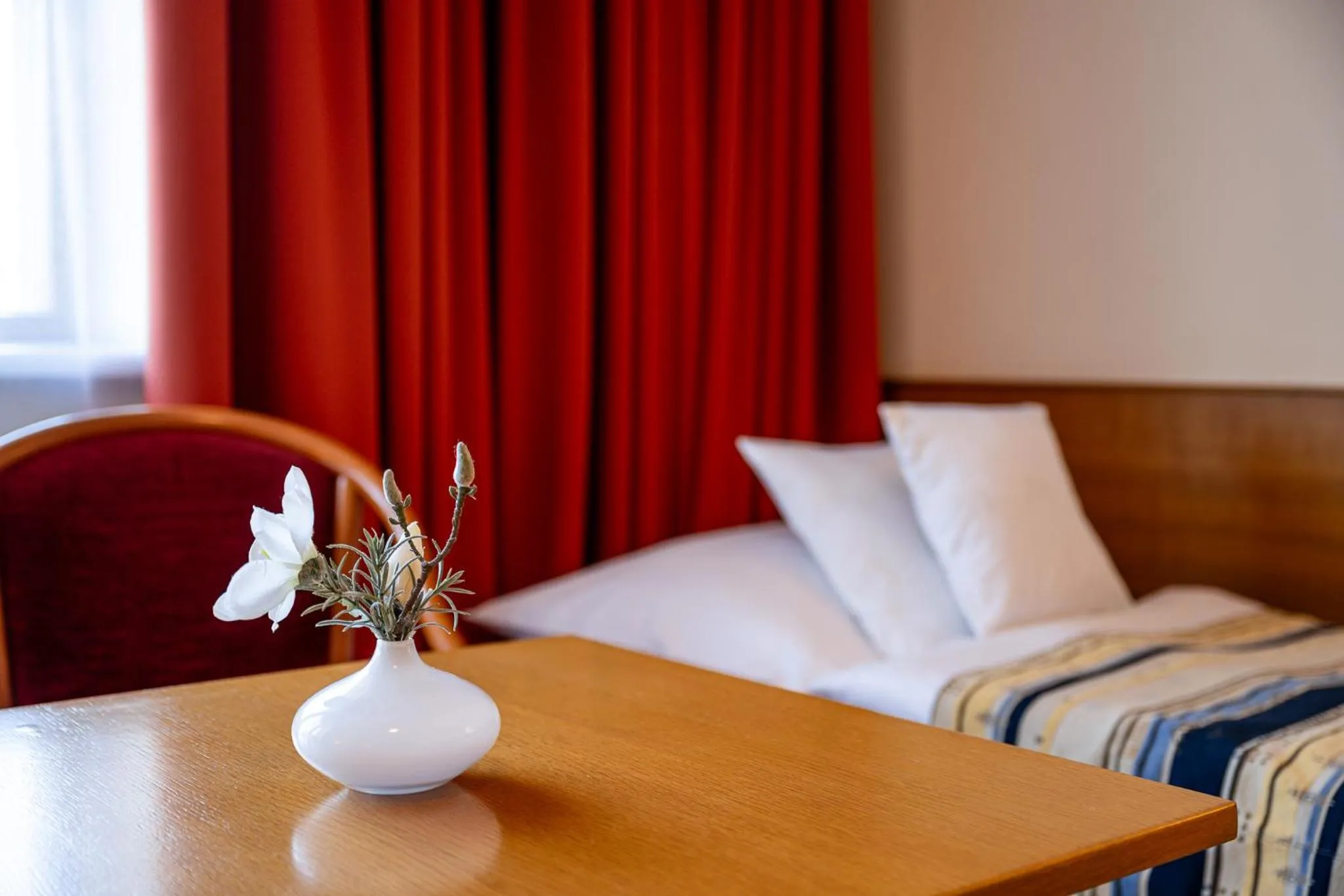 Bed in April hotel Panorama