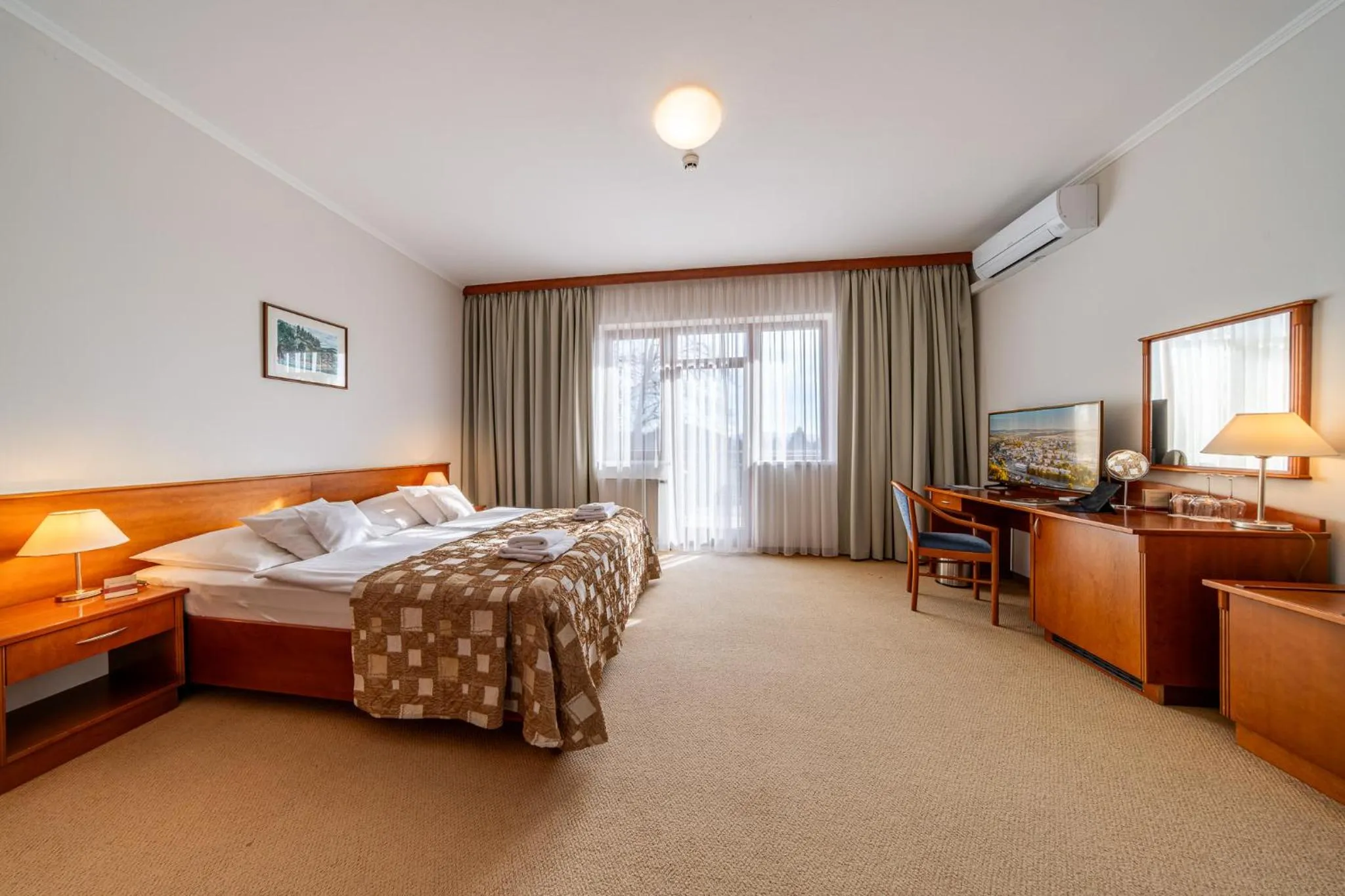 Bed in April hotel Panorama