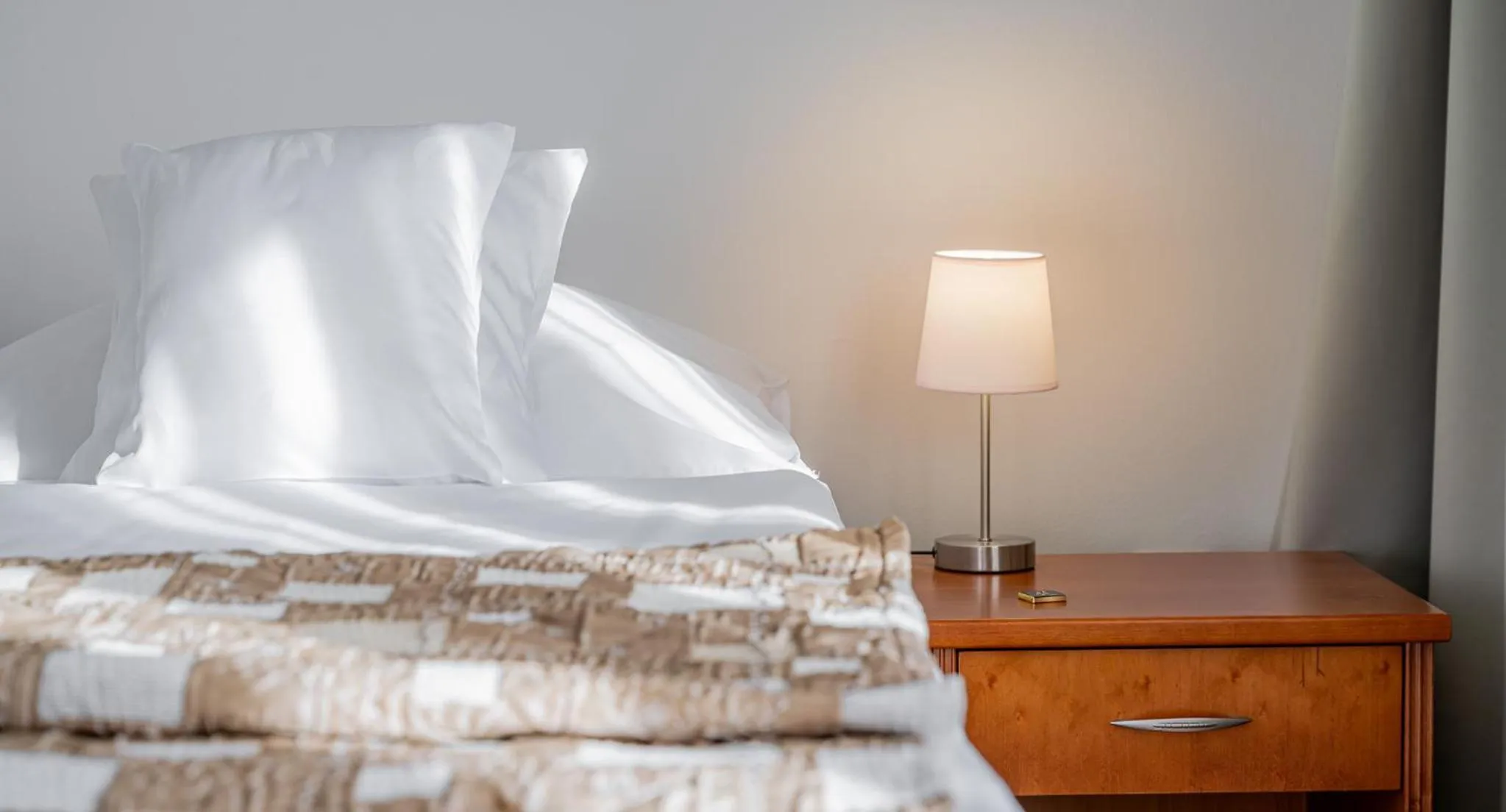 Bed in April hotel Panorama