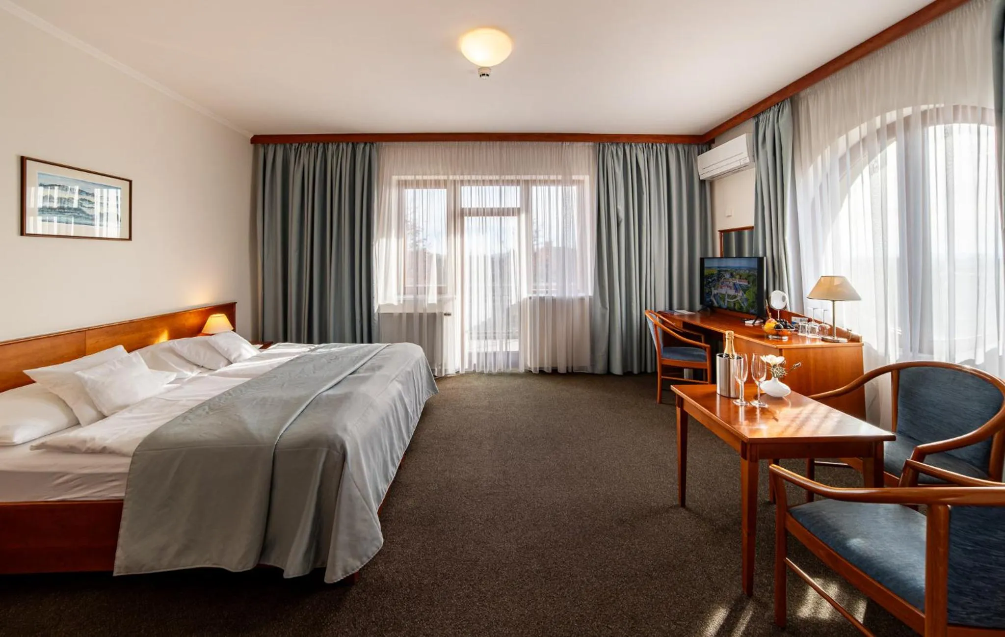 Bed in April hotel Panorama