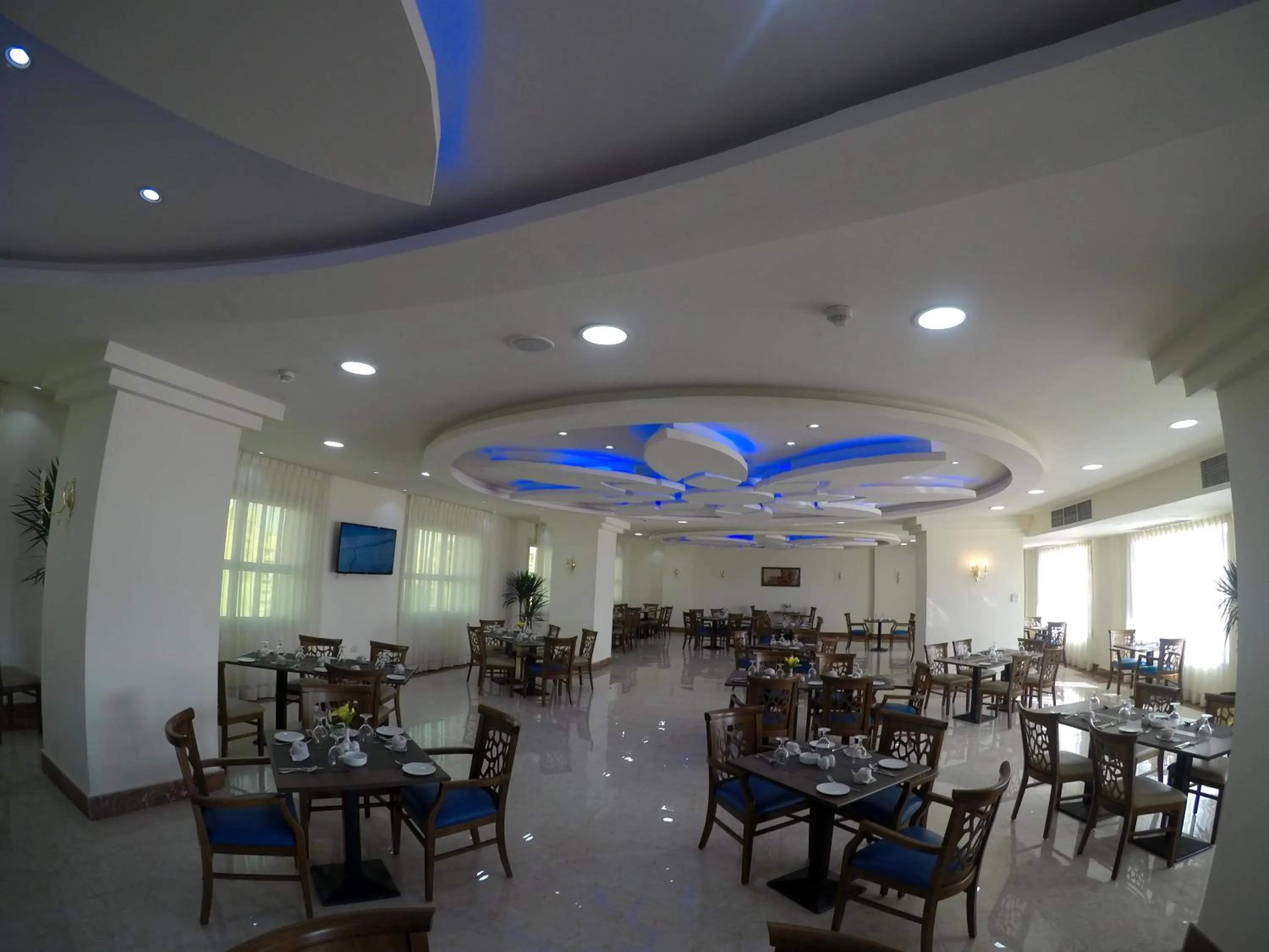Restaurant/places to eat in Rehana Plaza Hotel