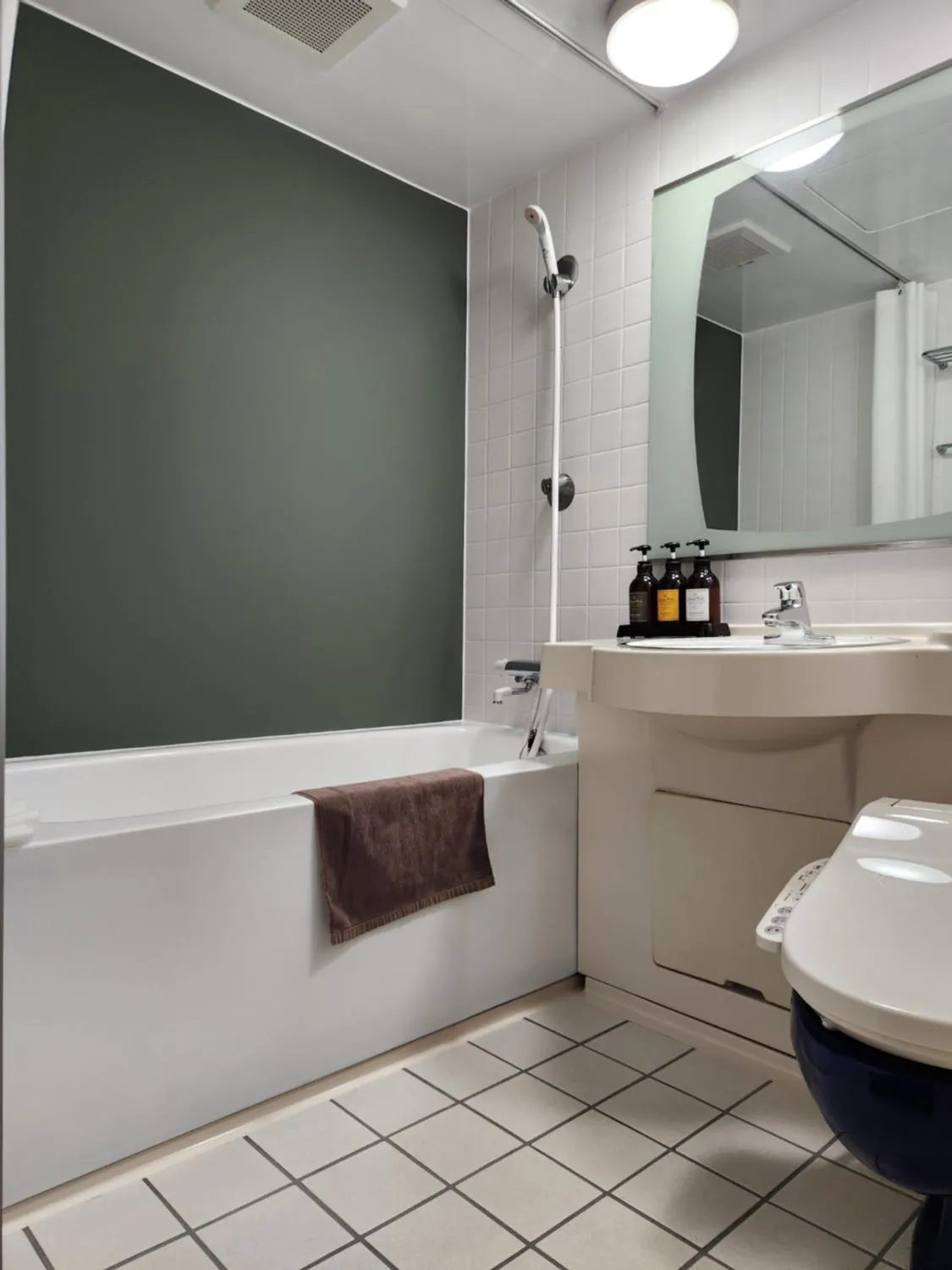 Bathroom in Sun Royal Kawasaki