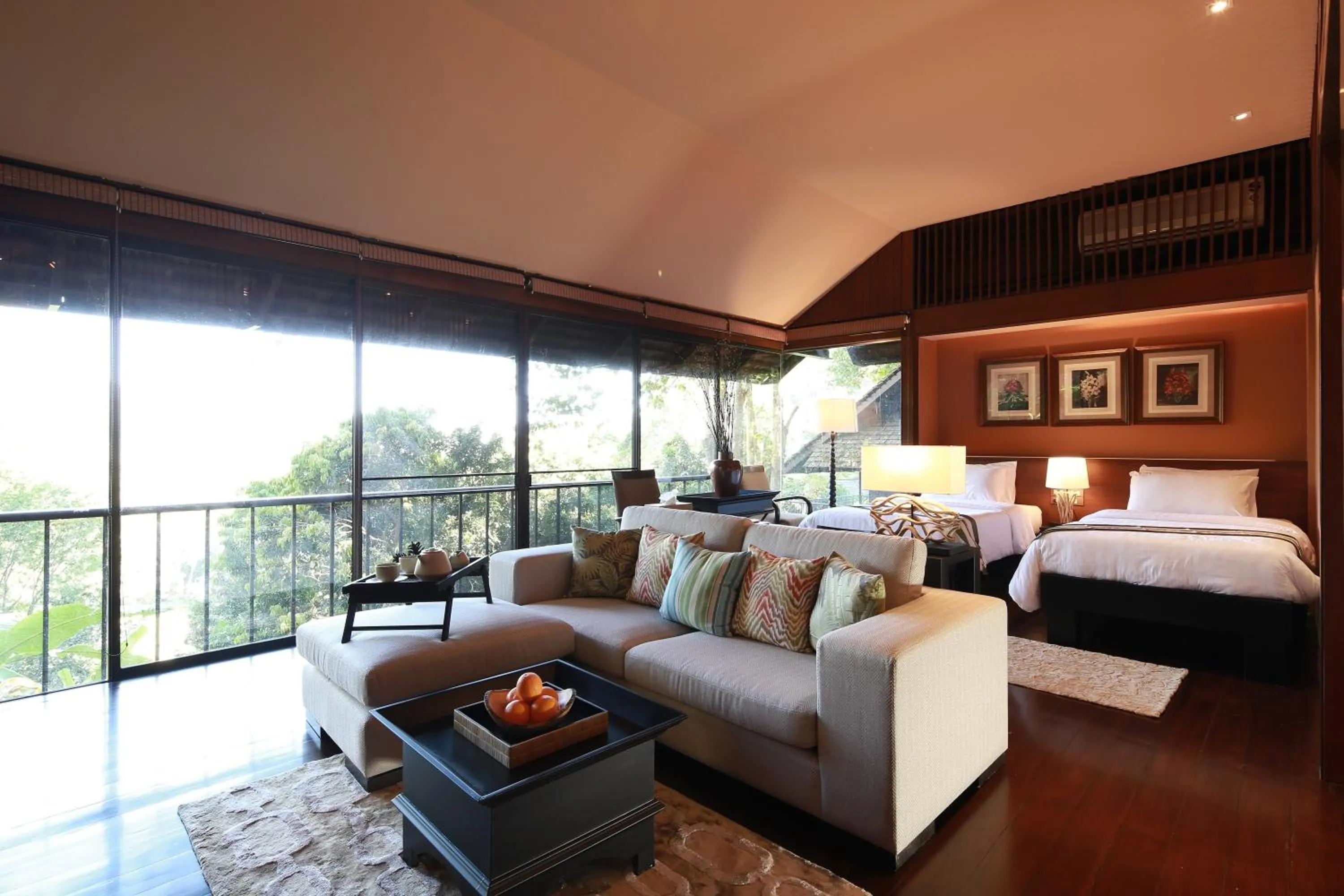 Seating area, Bed in Vanilla hill (hill lodge)