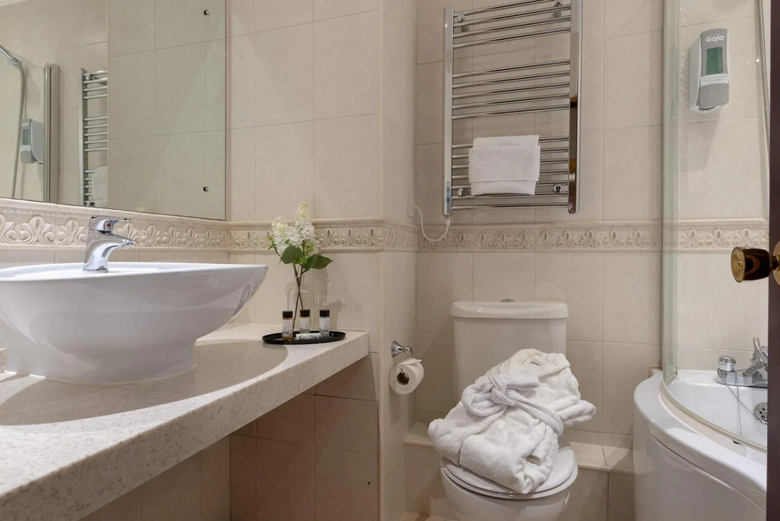 Bathroom in Passage House Hotel