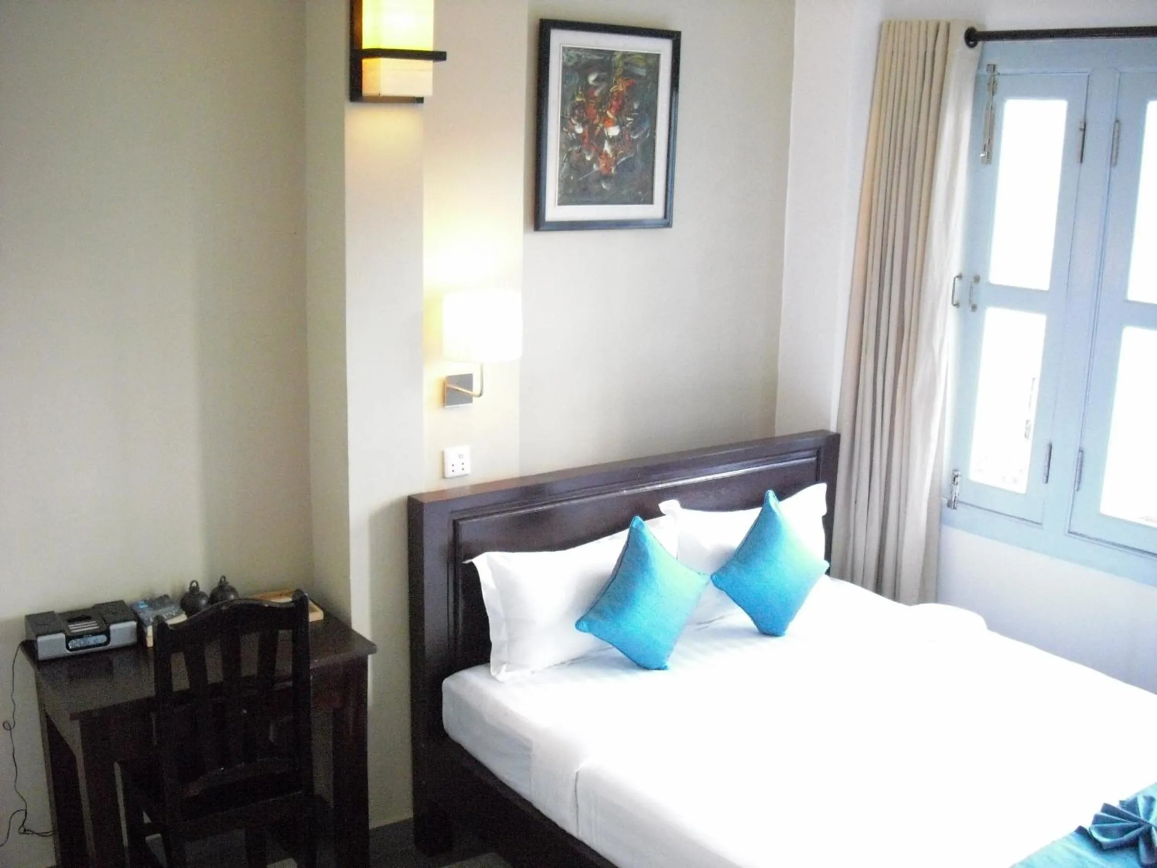 Bedroom, Bed in The Columns