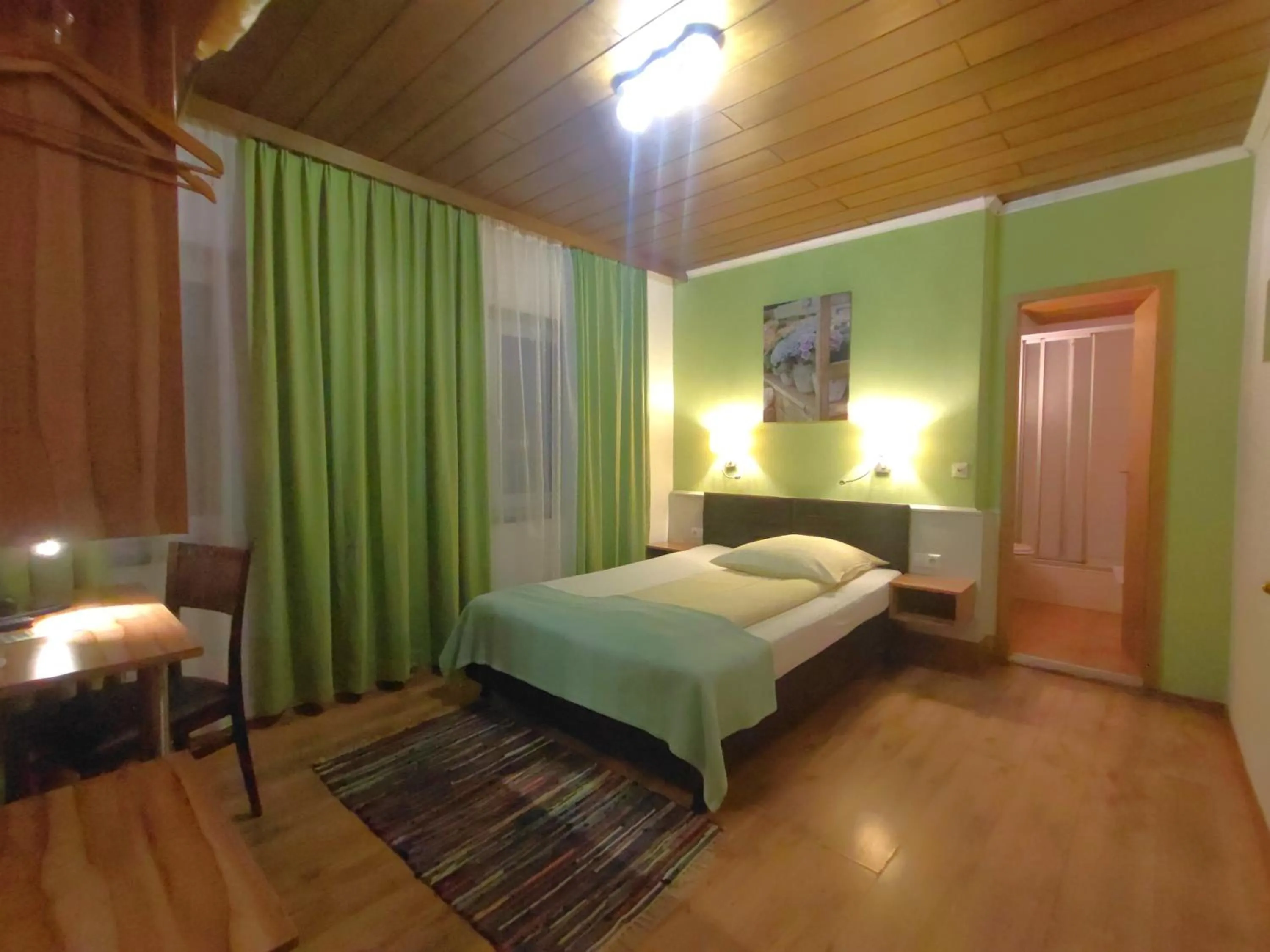 Photo of the whole room, Bed in Hotel Smart-Inn