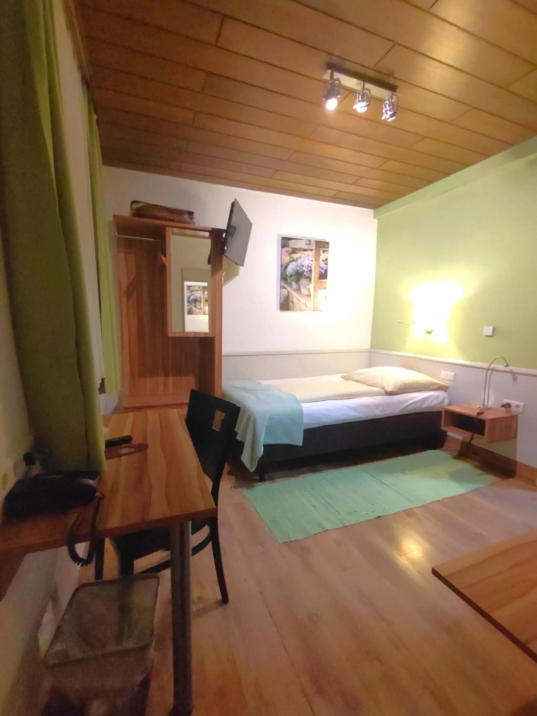 Photo of the whole room, Bed in Hotel Smart-Inn