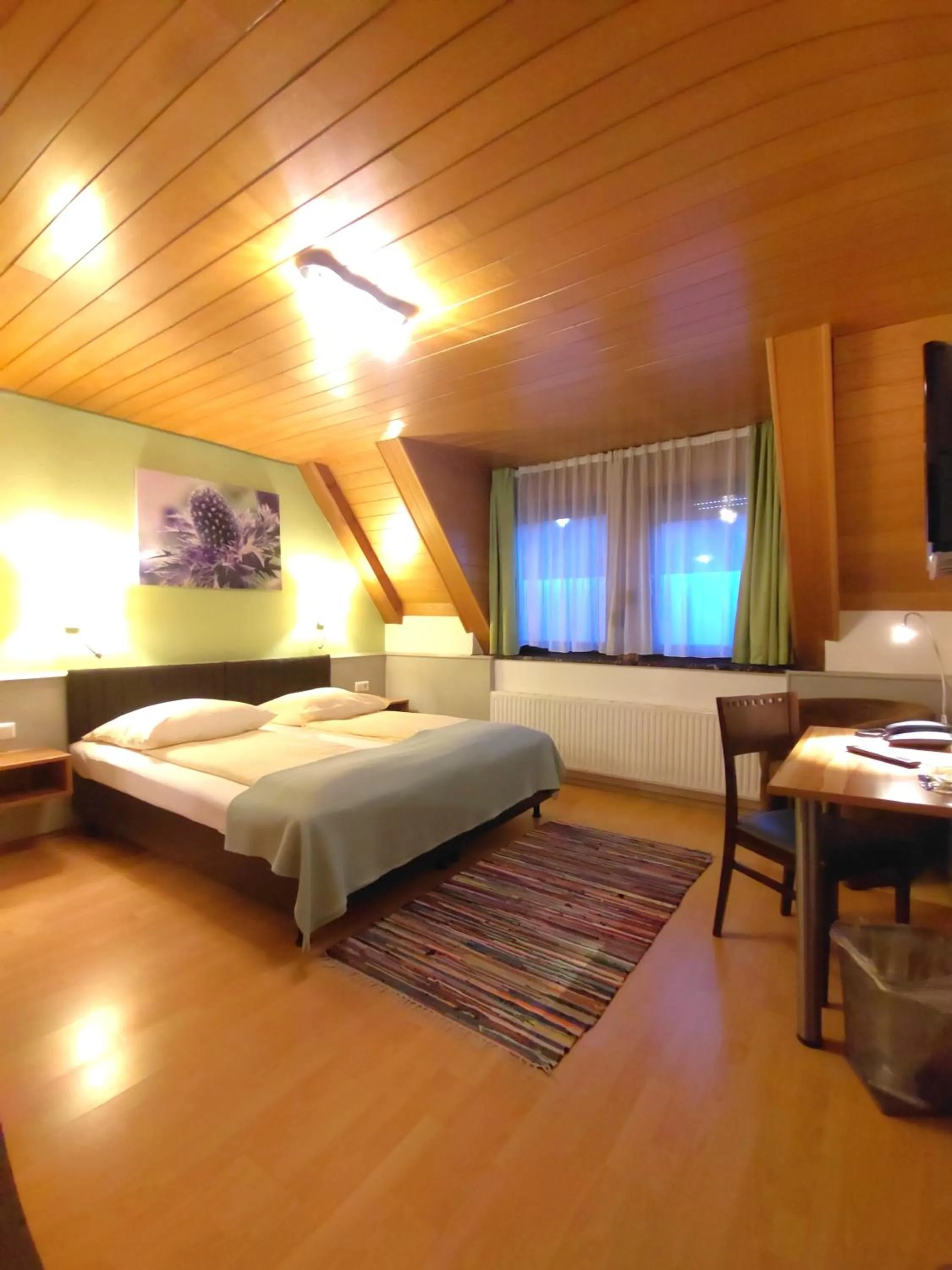 Photo of the whole room, Bed in Hotel Smart-Inn