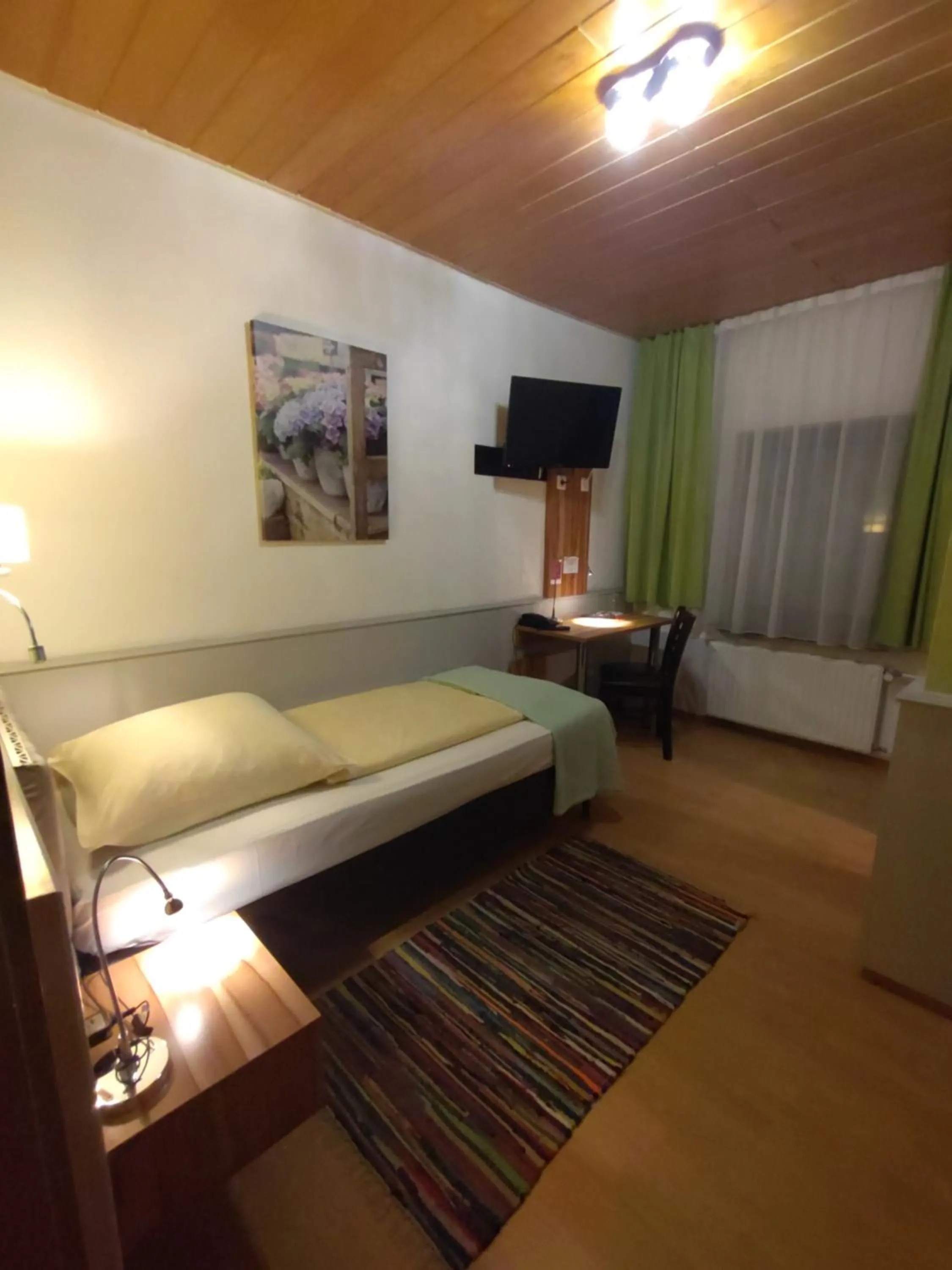 Bed in Hotel Smart-Inn