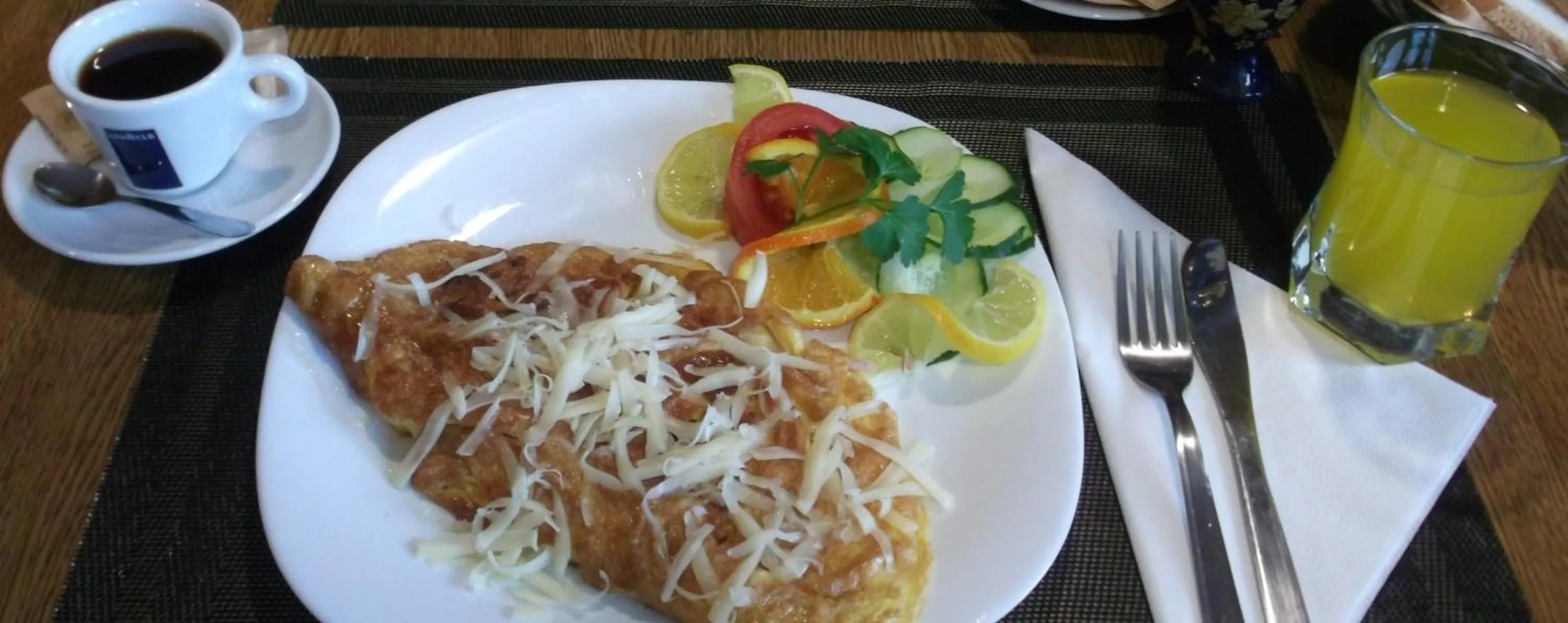 Breakfast in Vila V Lux Apartments