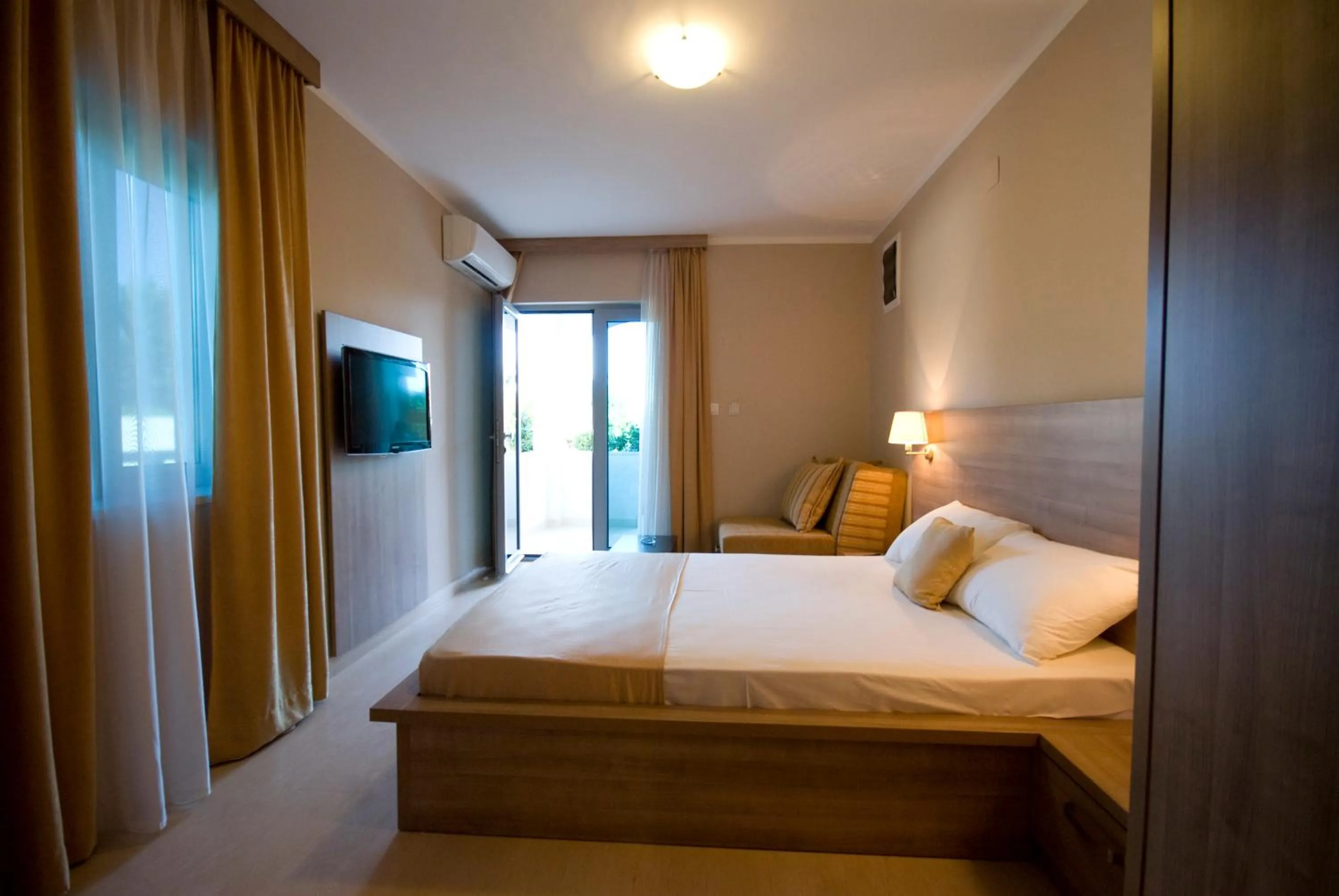 Photo of the whole room, Bed in Vila V Lux Apartments
